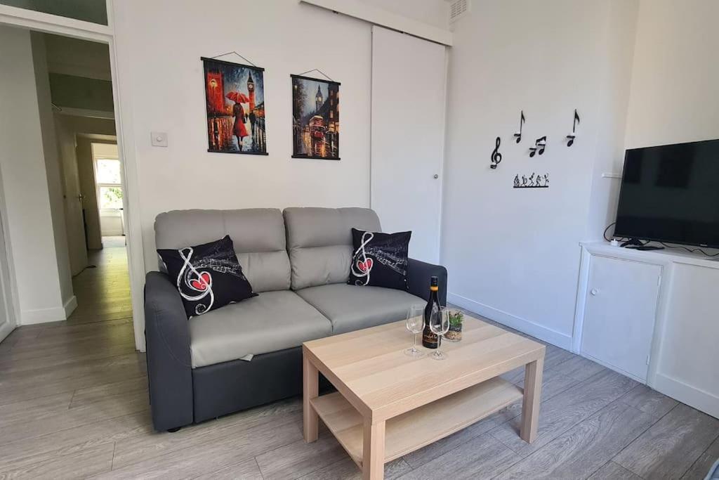 Beethoven St One Bedroom Flat - 3 Beds Up To 4 Adults Apartment London