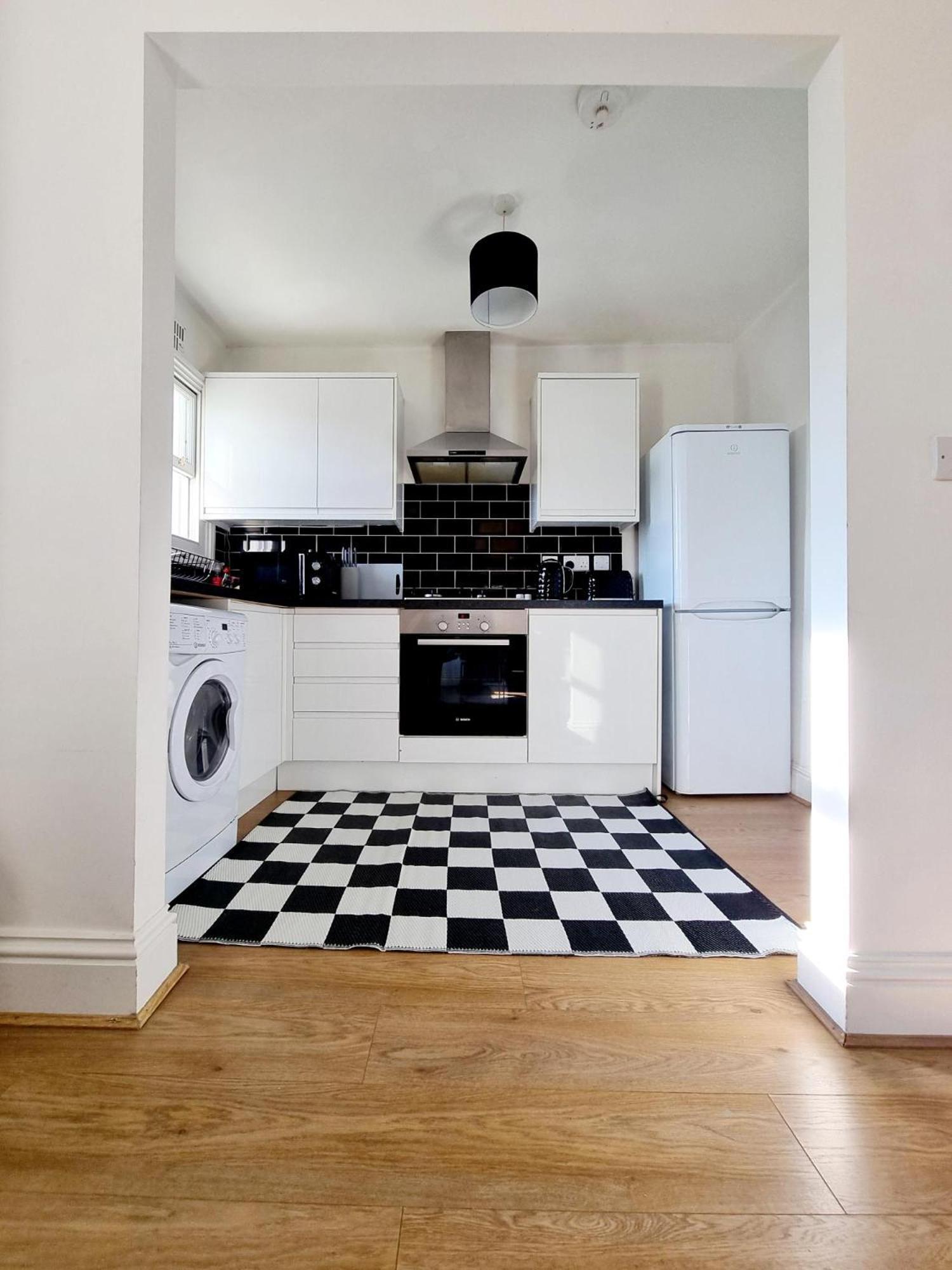Evo View - 1 Bed - Stunning Views 3 Mins Walk Mile End Station