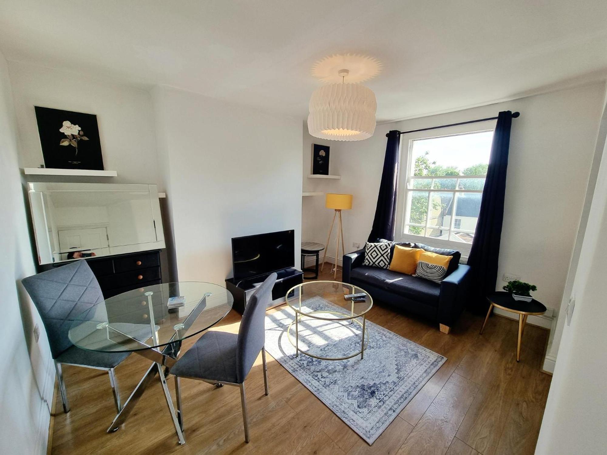 Apartment Evo View - 1 Bed - Stunning Views 3 Mins Walk Mile End Station *
