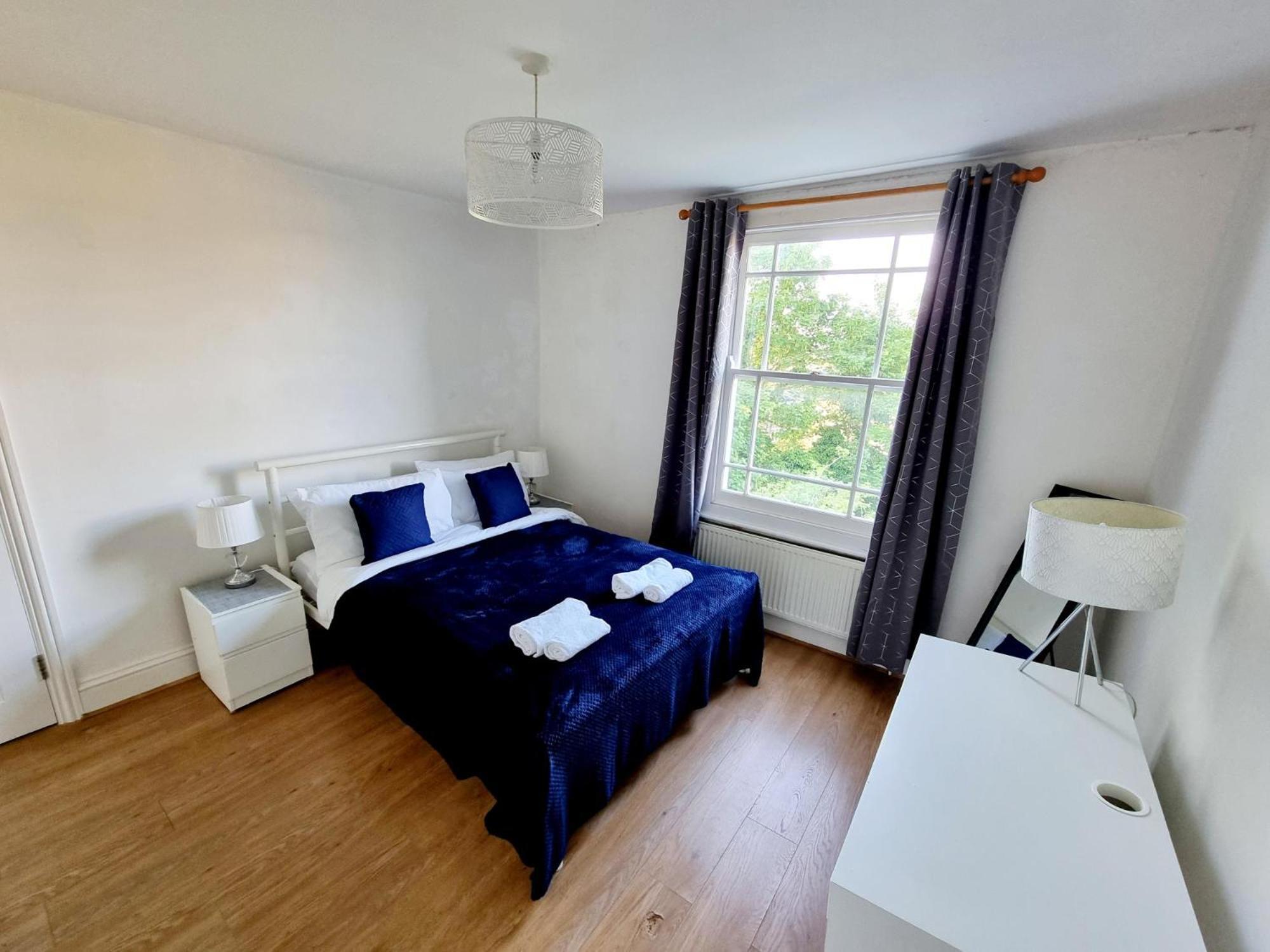 Evo View - 1 Bed - Stunning Views 3 Mins Walk Mile End Station Apartment London
