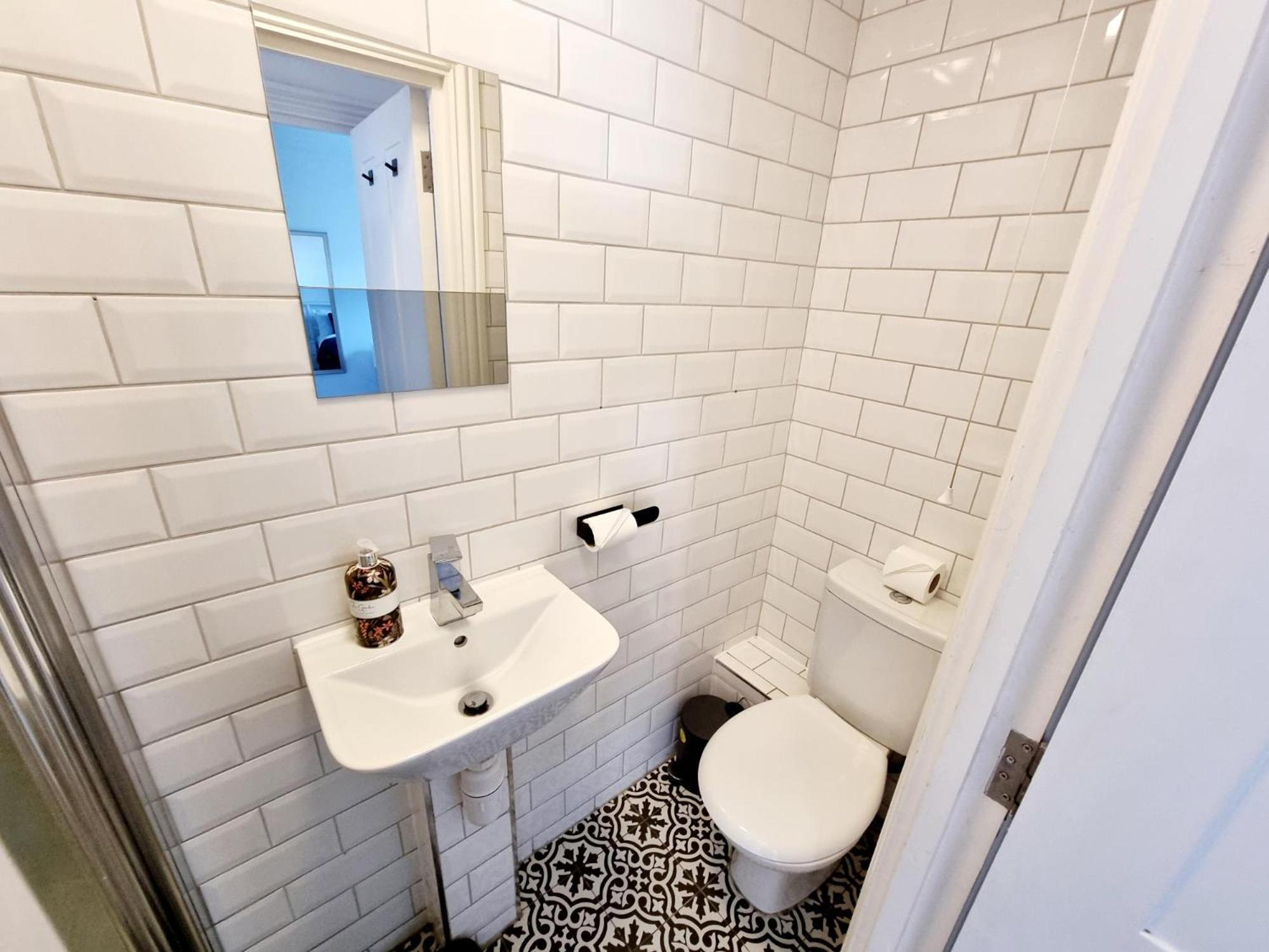 Evo View - 1 Bed - Stunning Views 3 Mins Walk Mile End Station *