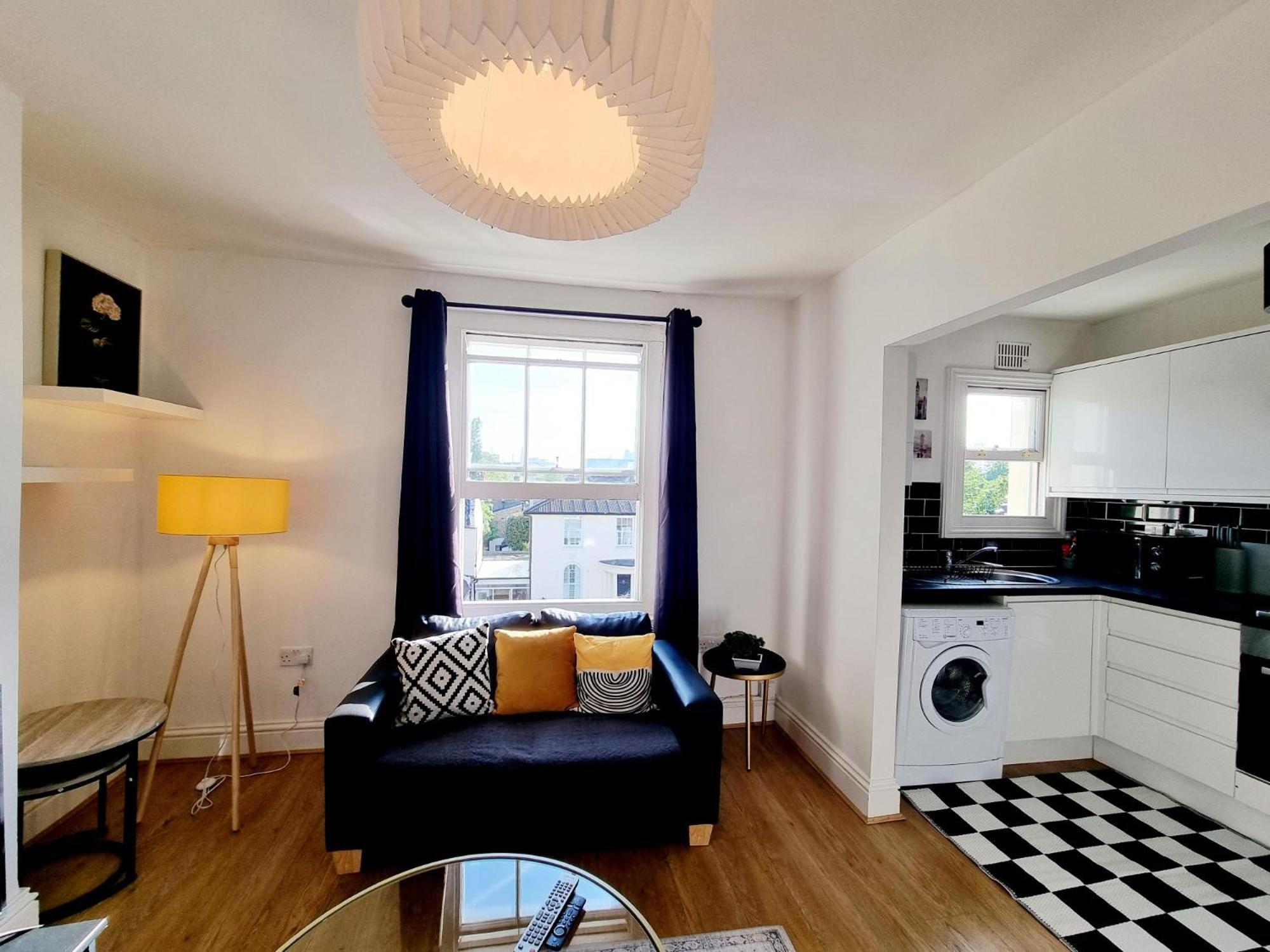 Evo View - 1 Bed - Stunning Views 3 Mins Walk Mile End Station Apartment