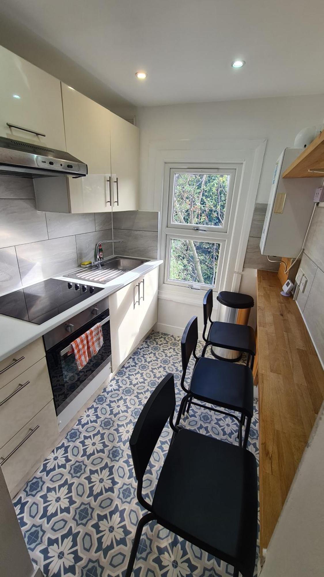 Apartment Beethoven St One Bedroom Flat - 3 Beds Up To 4 Adults *