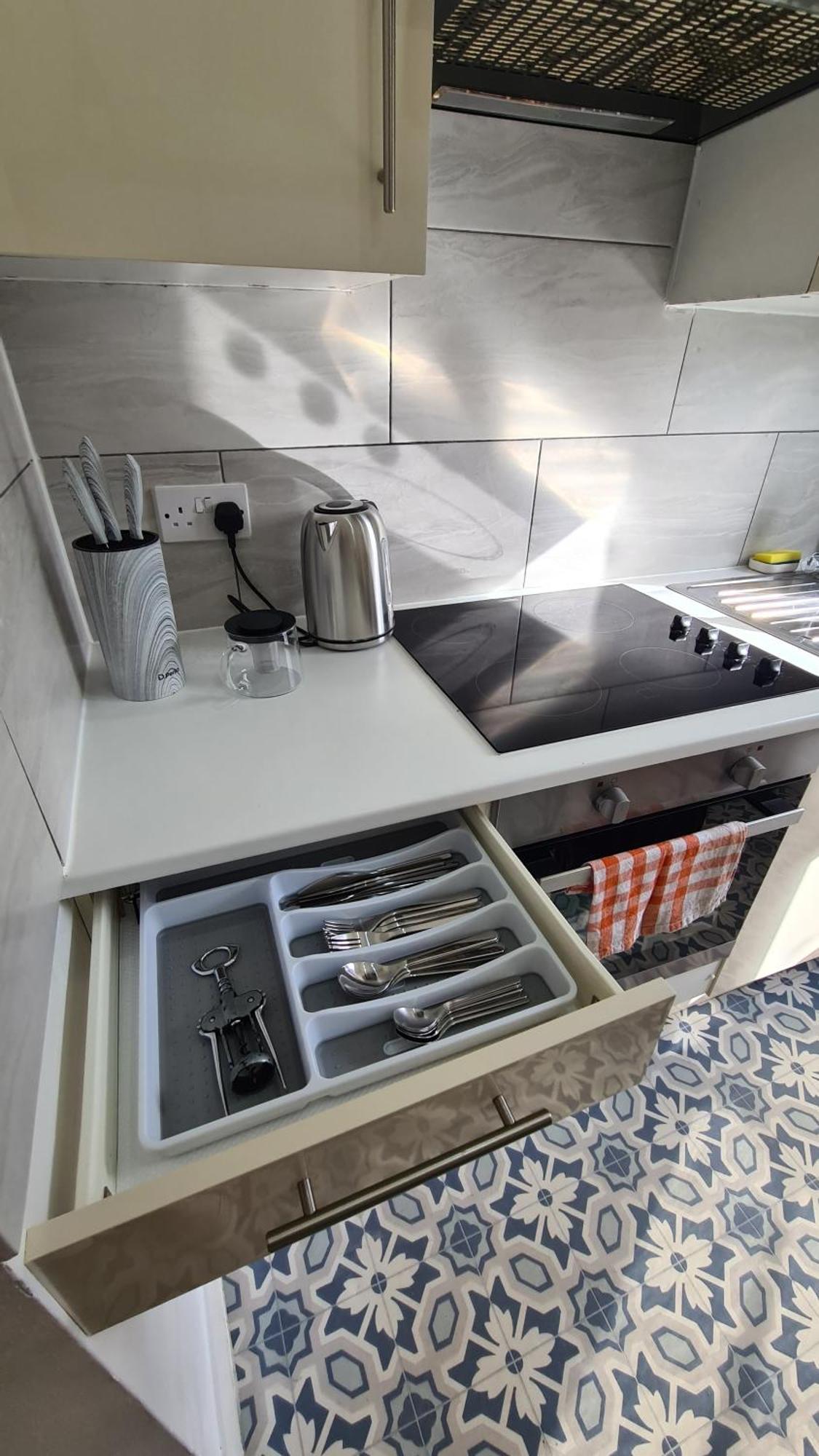 Apartment Beethoven St One Bedroom Flat - 3 Beds Up To 4 Adults
