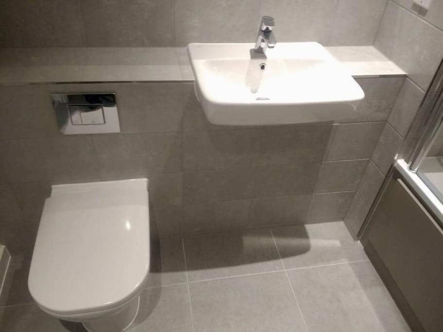 Beautiful Modern Flat With 1 Bedroom Near Old Street Station London