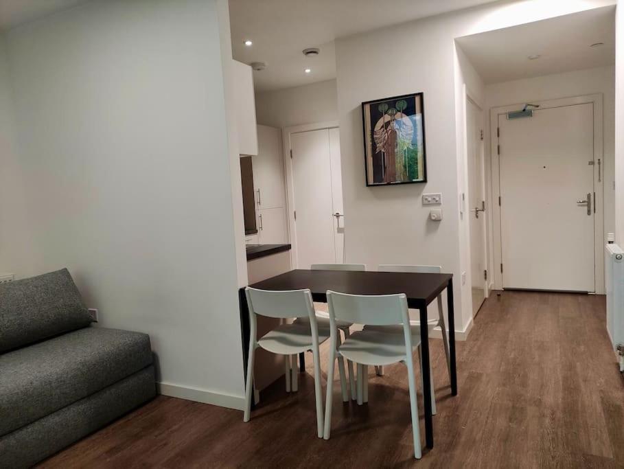 Beautiful Modern Flat With 1 Bedroom Near Old Street Station London