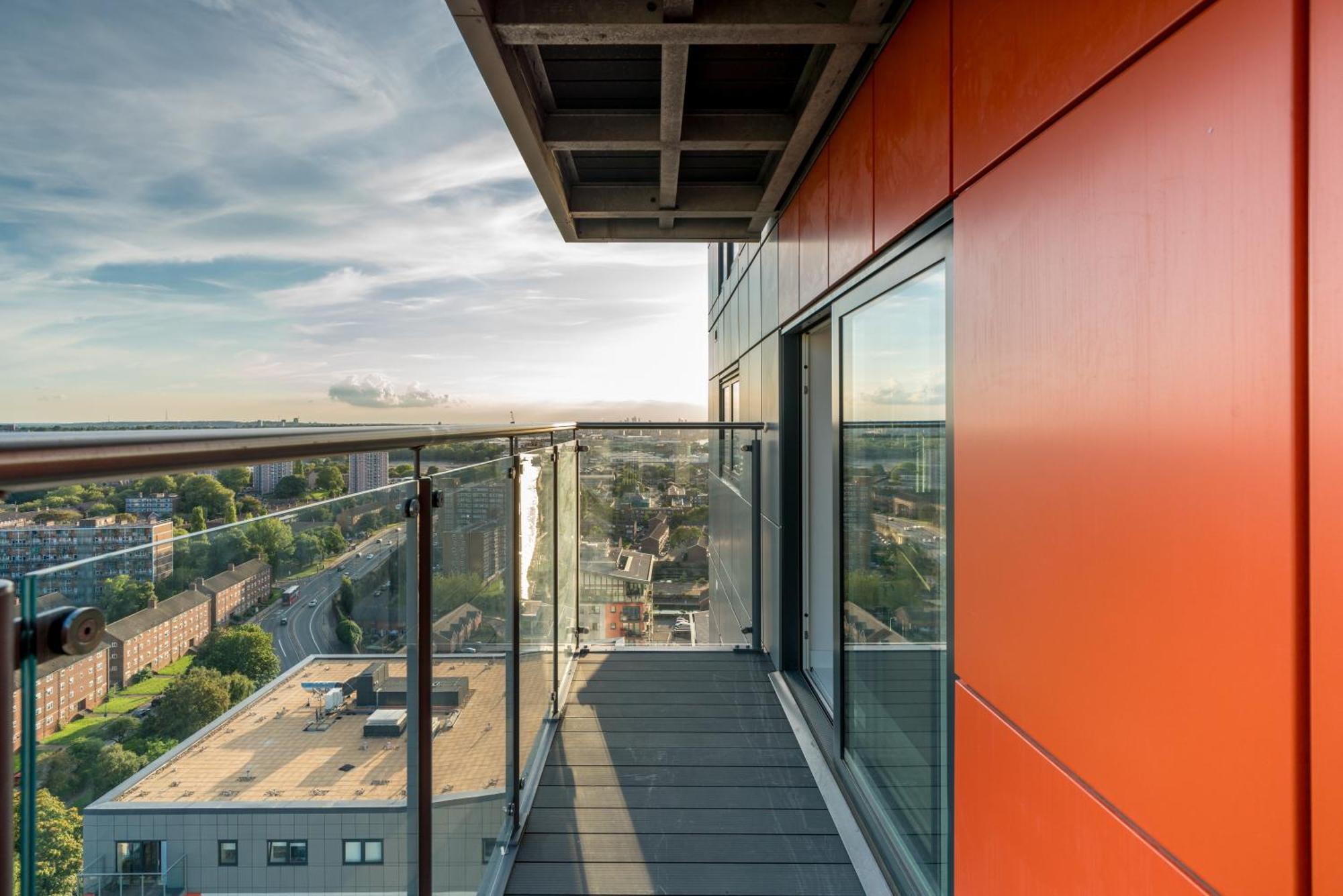 Skyvillion: Riverside With Views * London