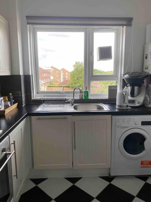 A Spacious, Comfortable For 4 Ppl In London, Zone 2 * London