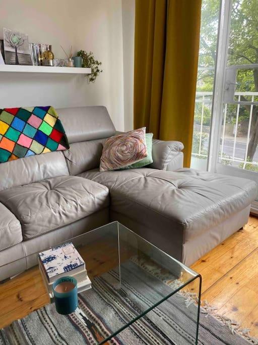 Apartment A Spacious, Comfortable For 4 Ppl In London, Zone 2 London