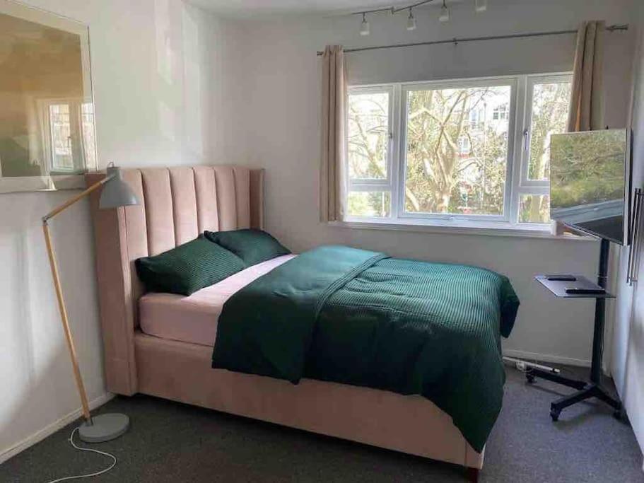 Apartment A Spacious, Comfortable For 4 Ppl In London, Zone 2
