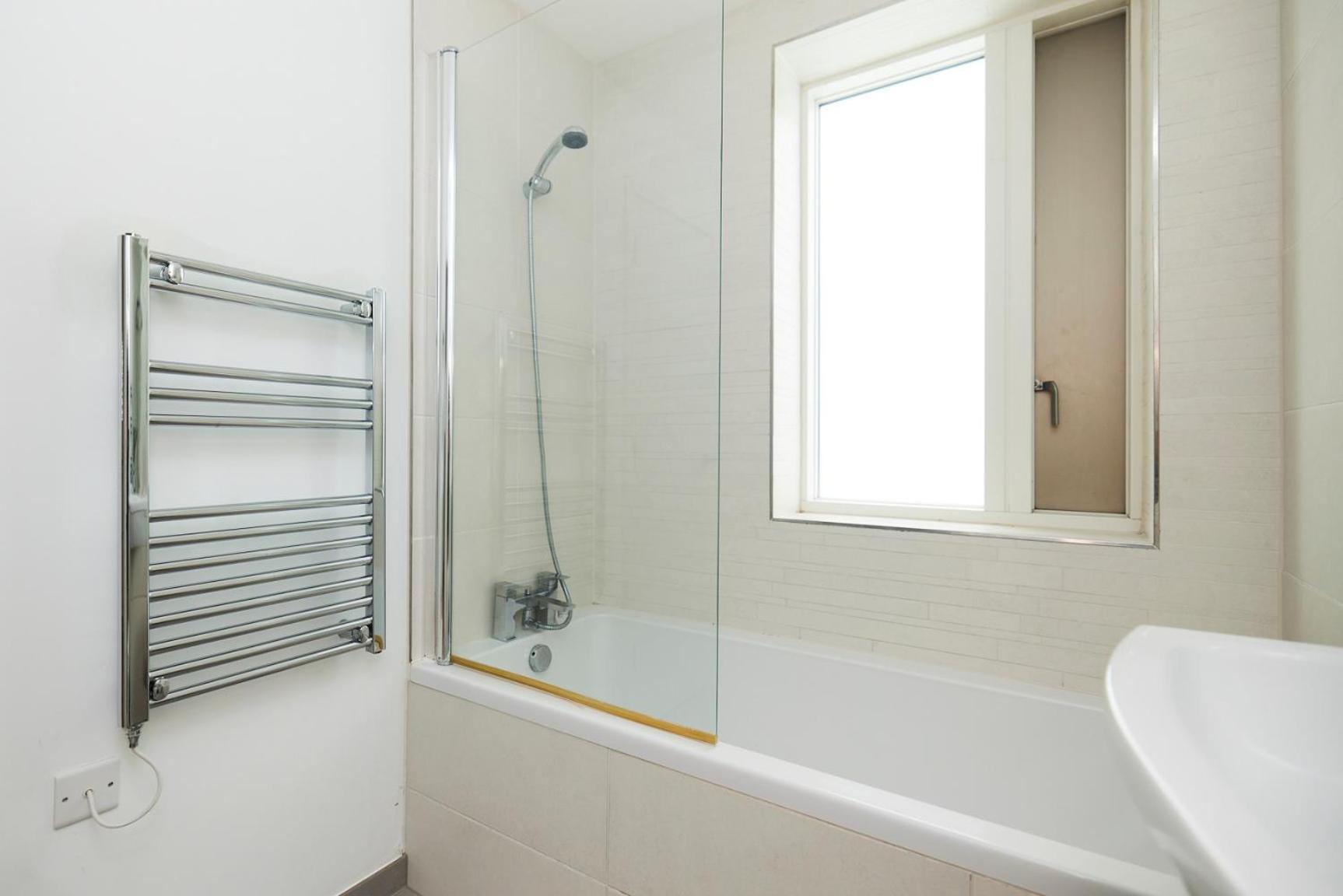 The Copenhagen Place - Enchanting 2bdr Flat With Balcony * London