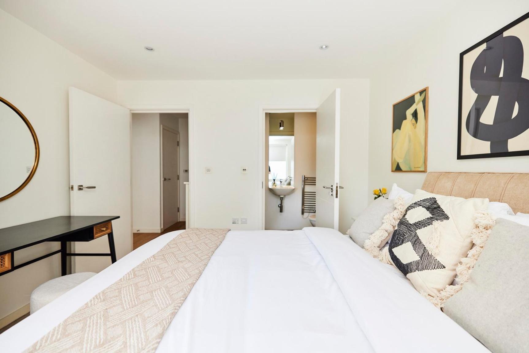 The Copenhagen Place - Enchanting 2bdr Flat With Balcony * London