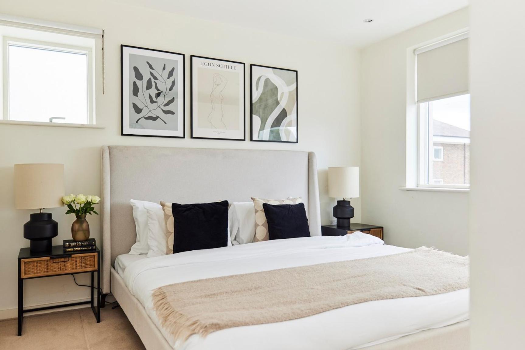 The Copenhagen Place - Enchanting 2bdr Flat With Balcony Apartment London