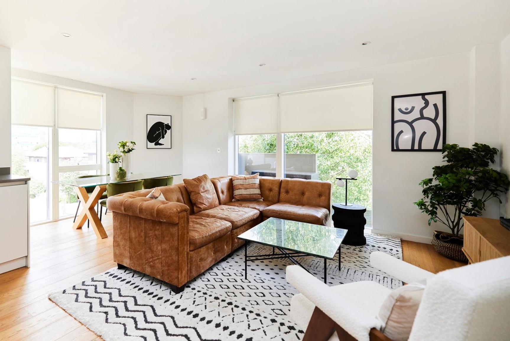 The Copenhagen Place - Enchanting 2bdr Flat With Balcony London