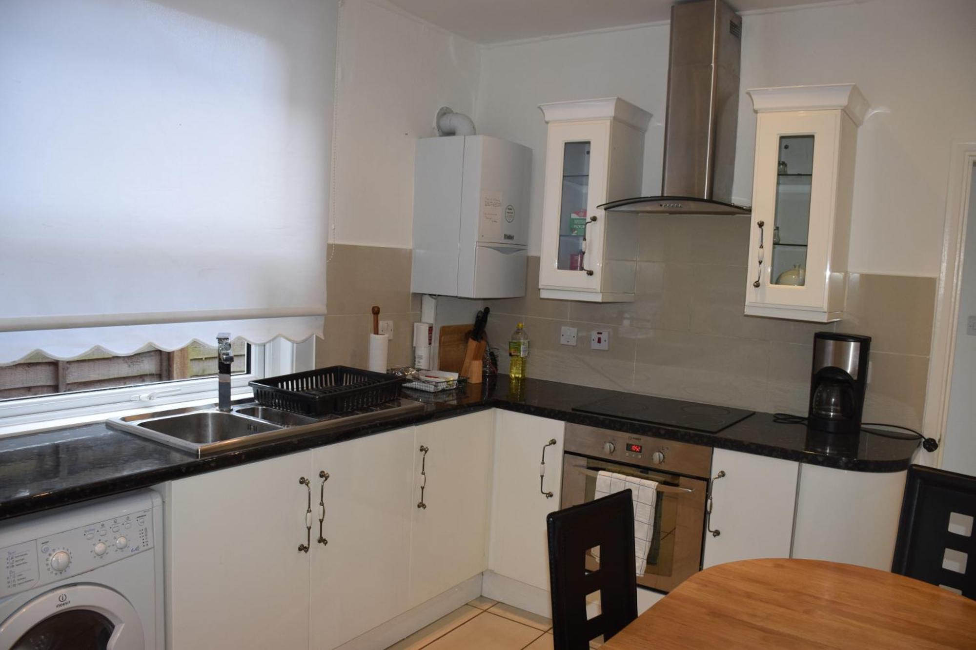 Bedroom Flat Colliers Wood Apartment