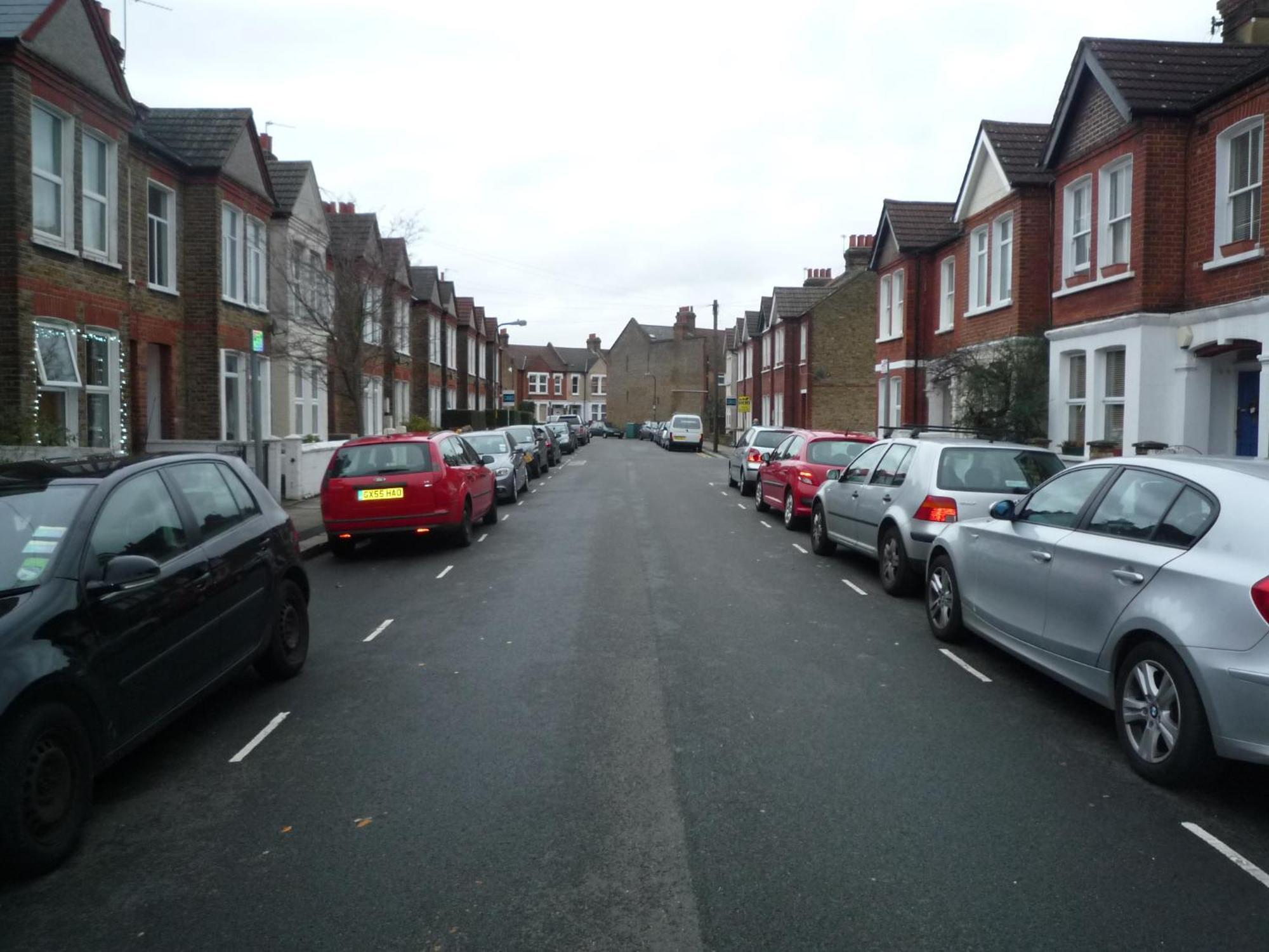 Bedroom Flat Colliers Wood *