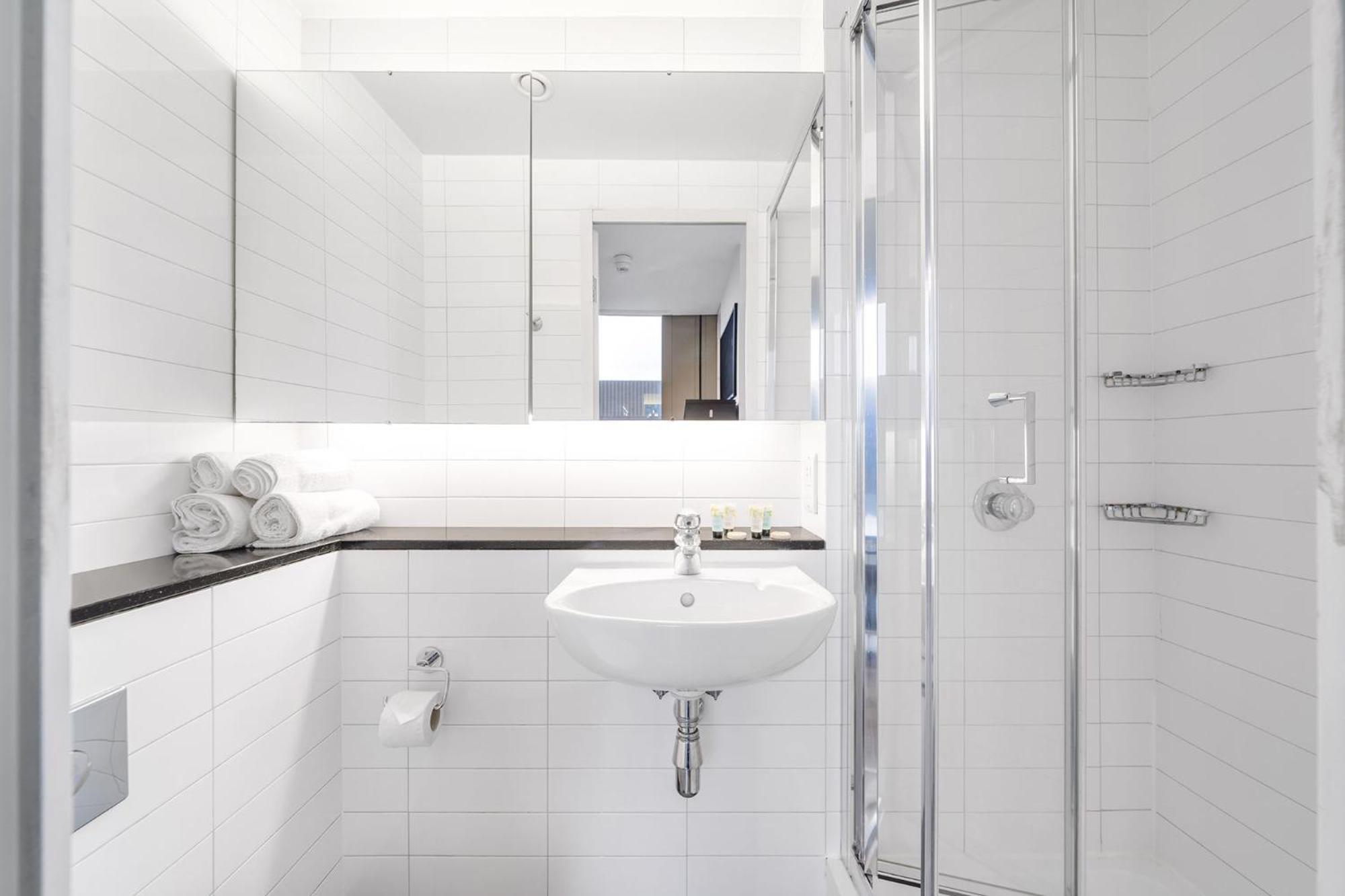 Studios, And Private Bedrooms With Shared Kitchen At Chapter Kings Cross In Apartment *