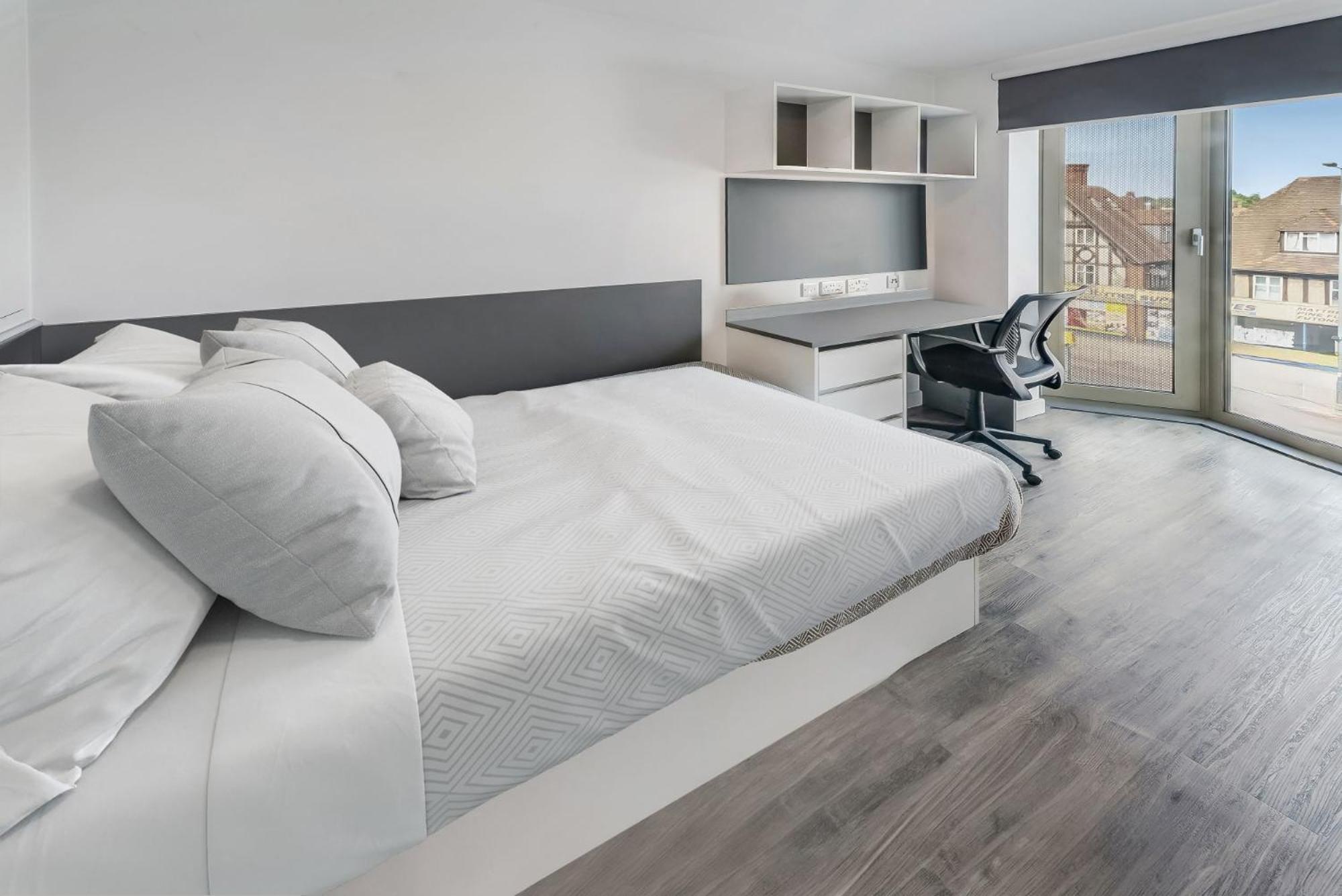 Contemporary At Chapter White In * Londres
