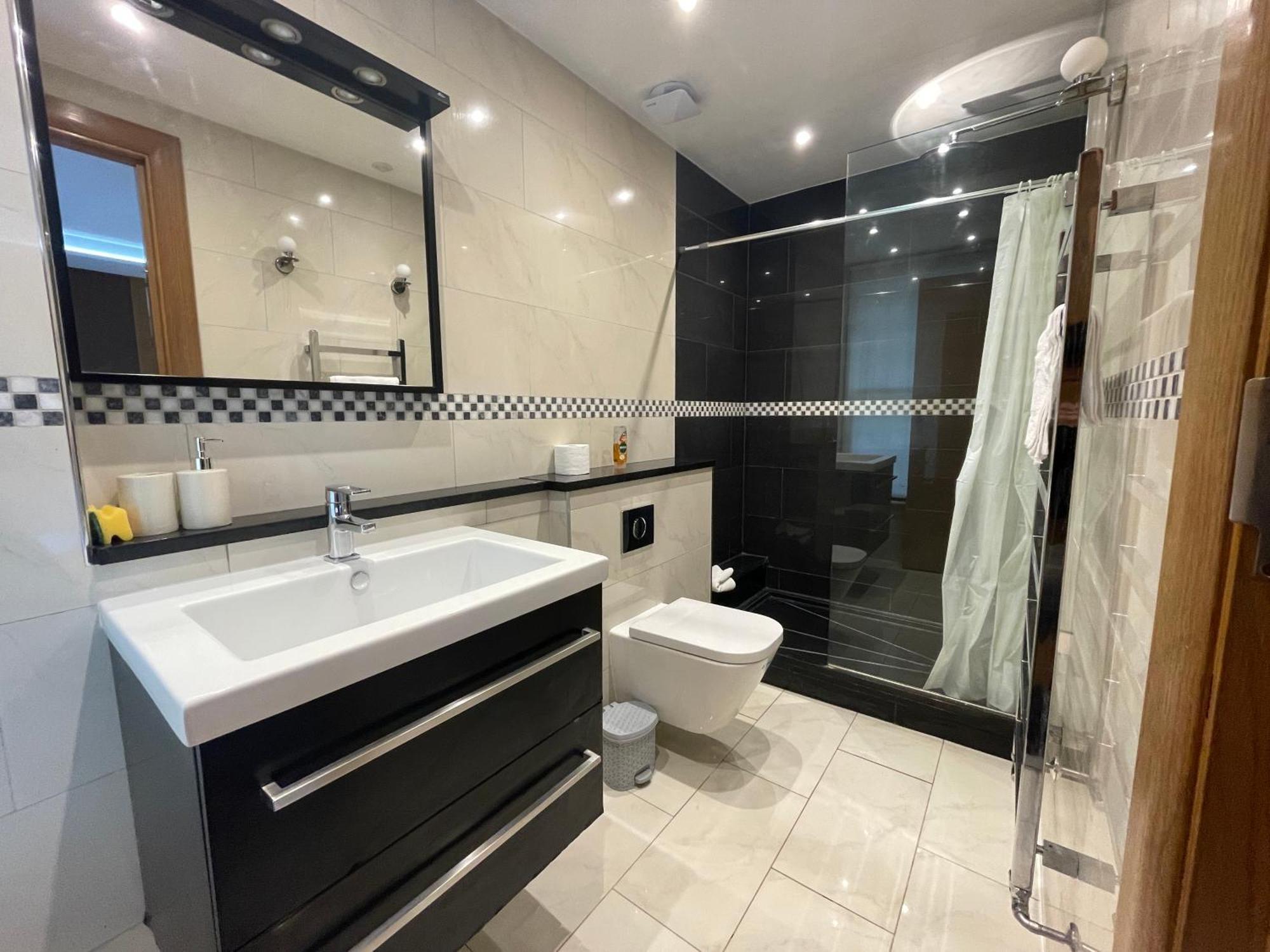 Luxe - Hyde Park - 2bed 3bath A/c + Lift Apartment *