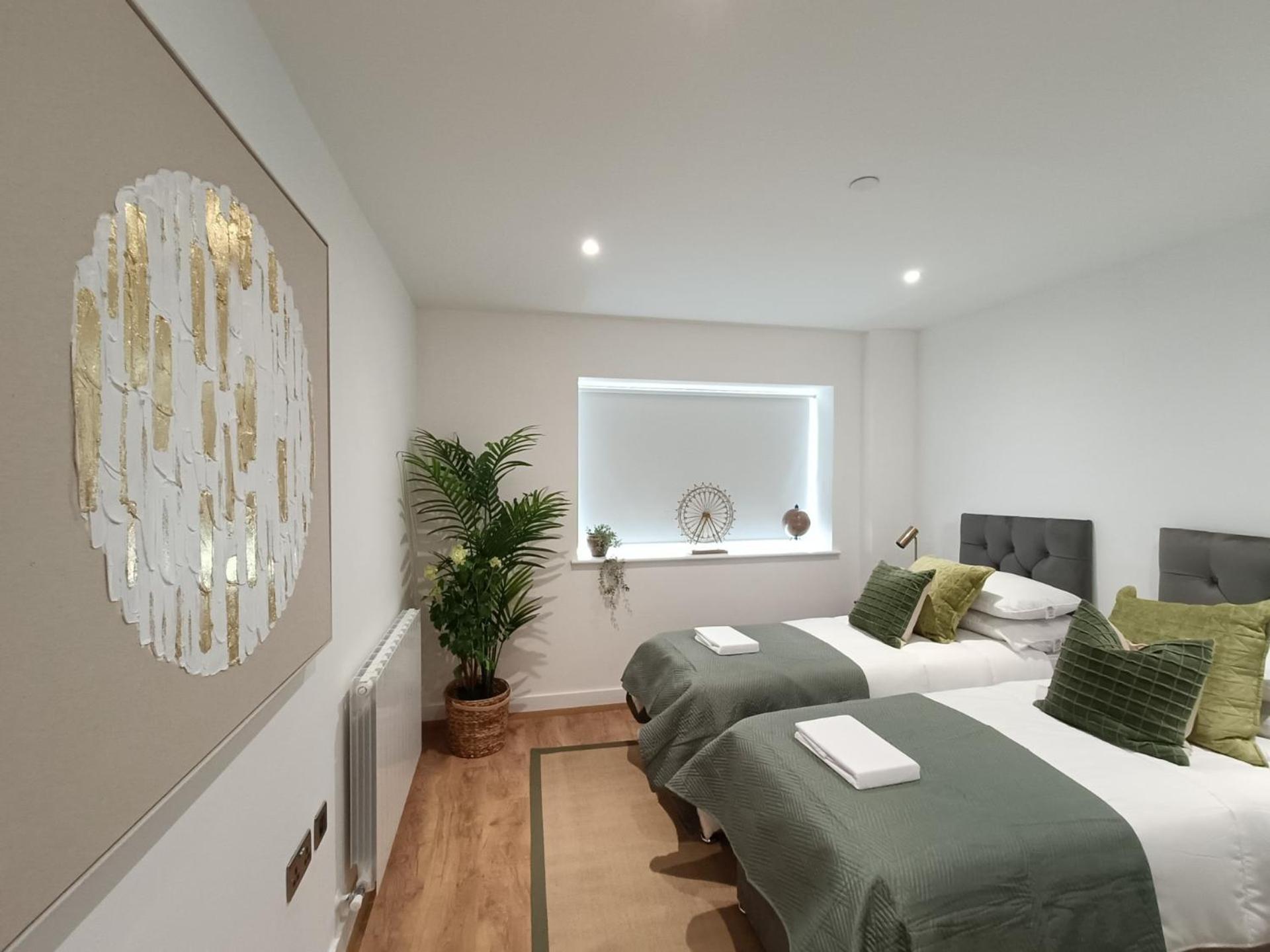 Snuggle Inn: Riverside With Thames Views * London