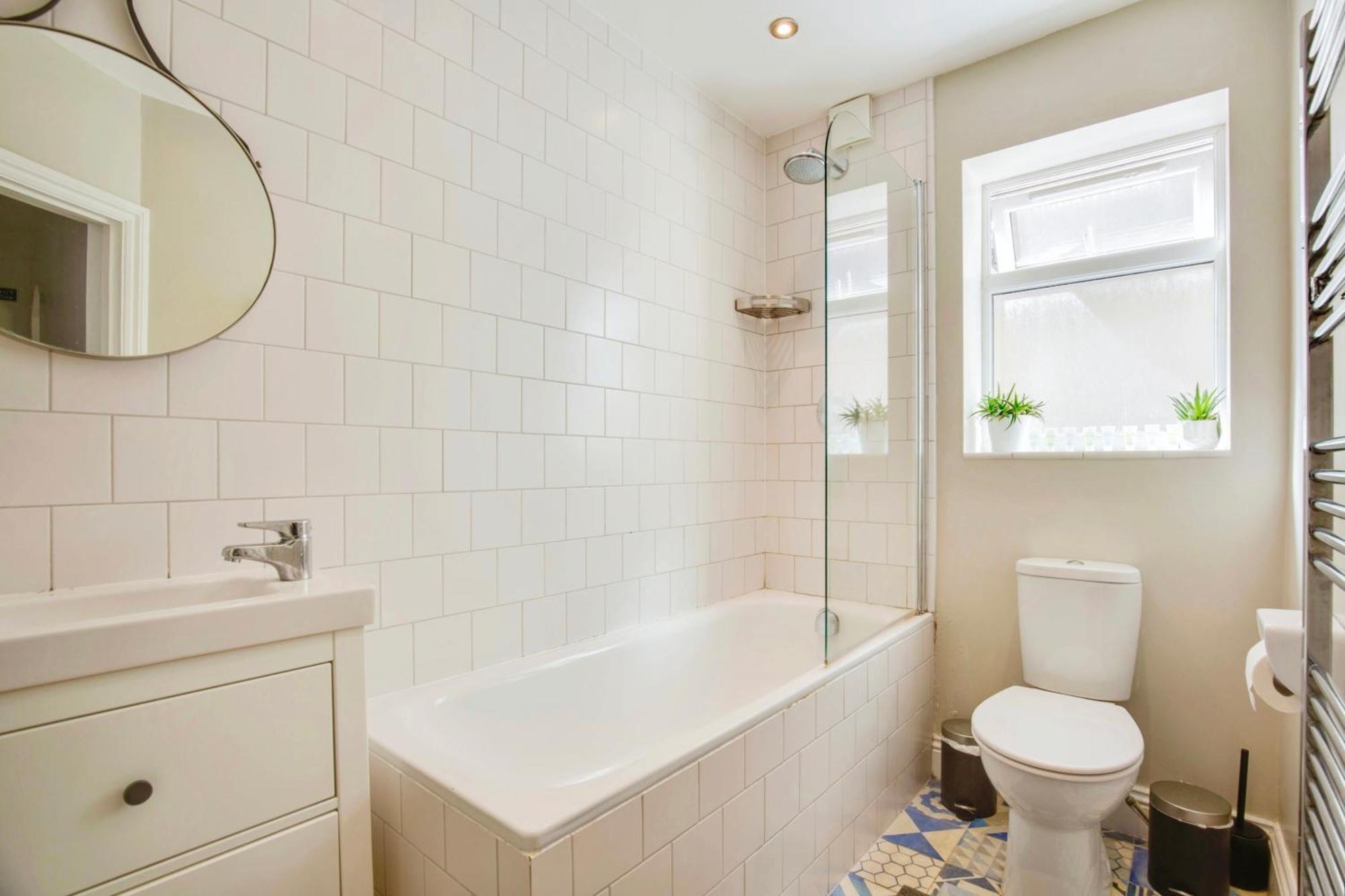 Lovely 2 Bedroom Ground Floor Flat With Garden. Apartment *