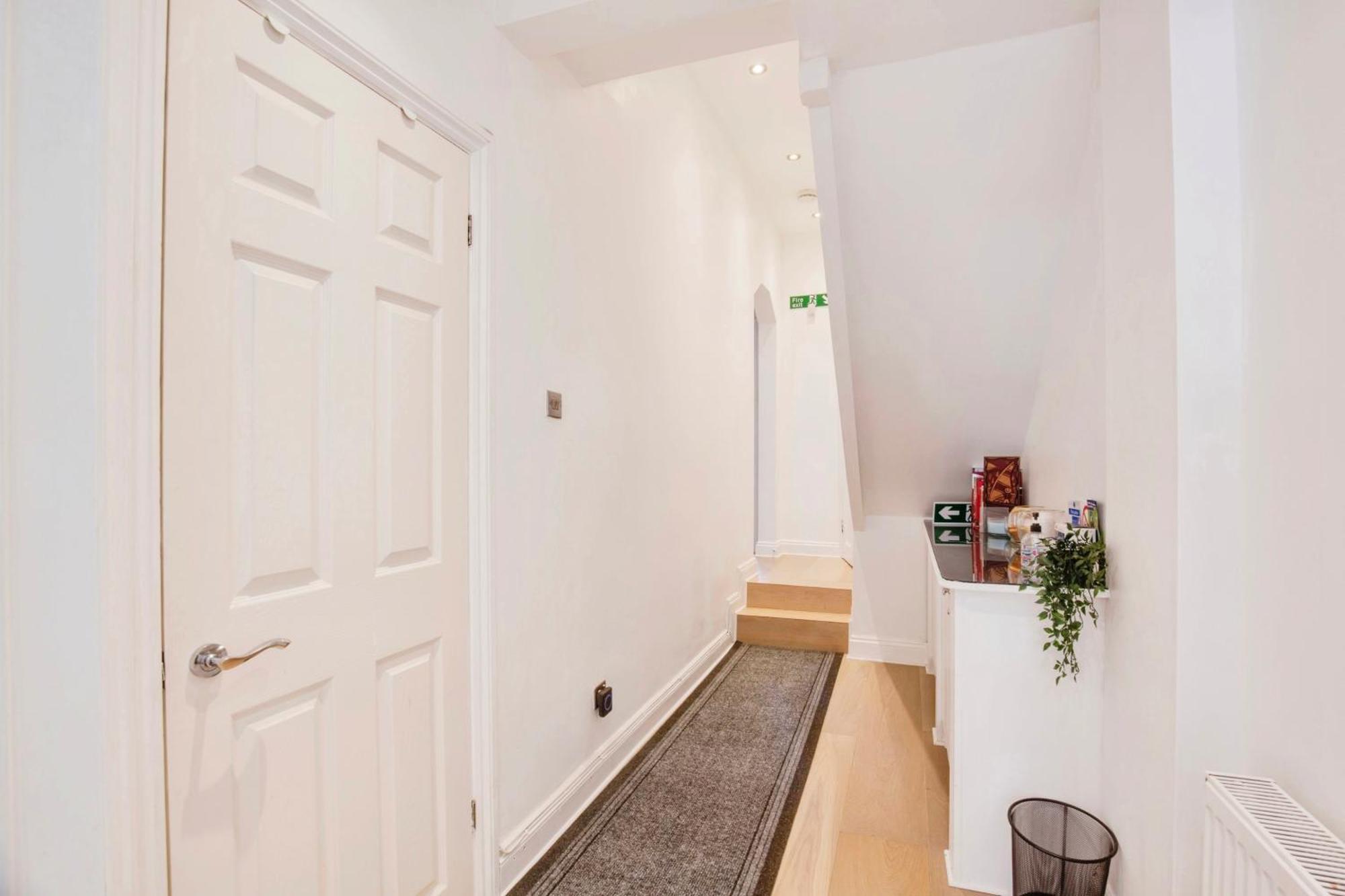 Lovely 2 Bedroom Ground Floor Flat With Garden. Apartment