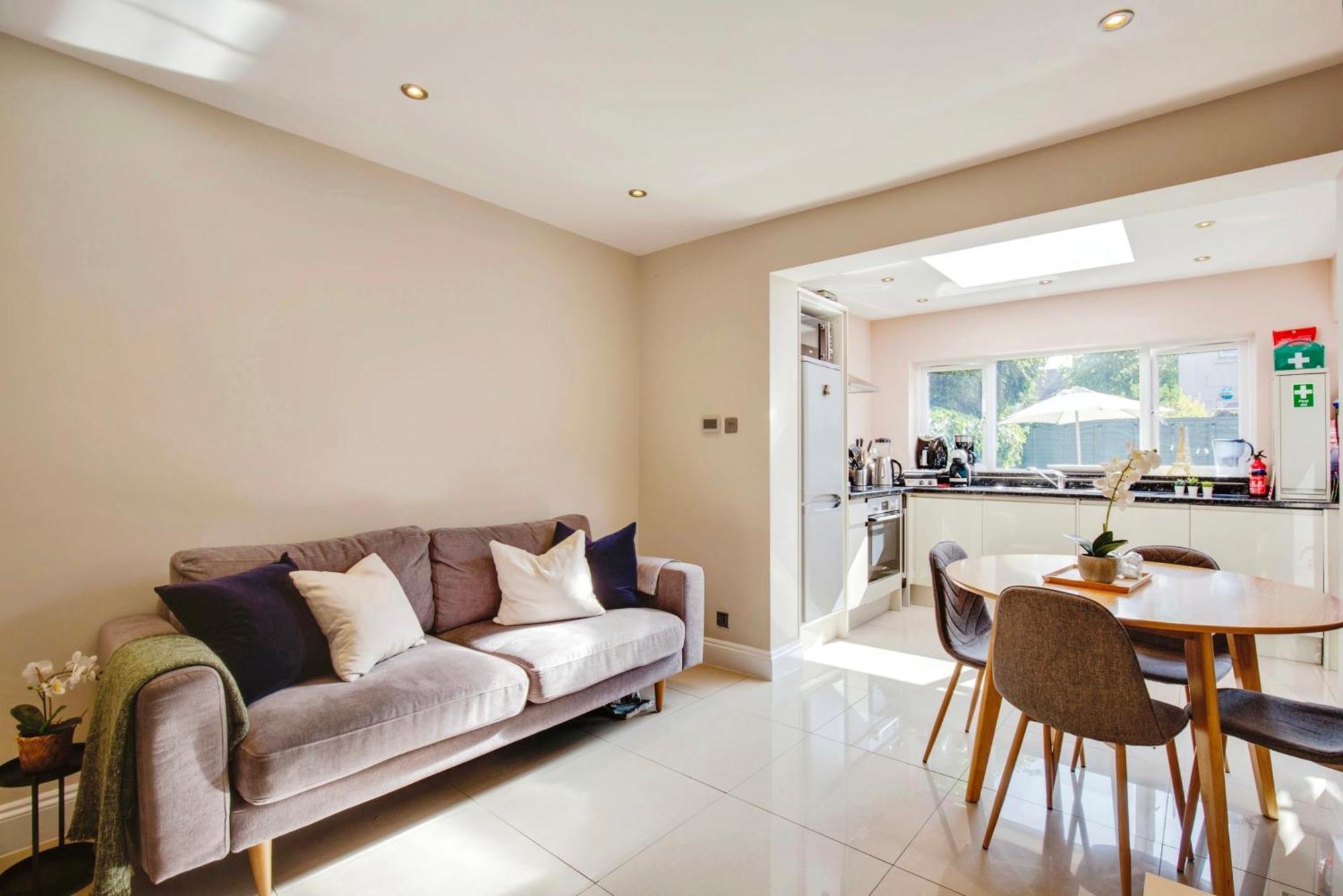 Apartment Lovely 2 Bedroom Ground Floor Flat With Garden. London