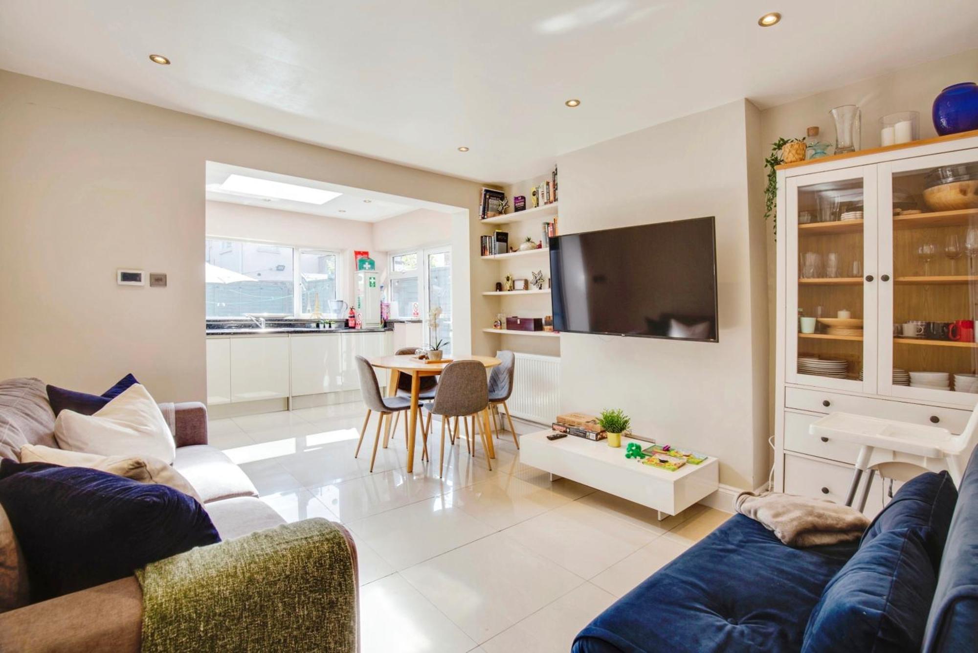 Lovely 2 Bedroom Ground Floor Flat With Garden. London
