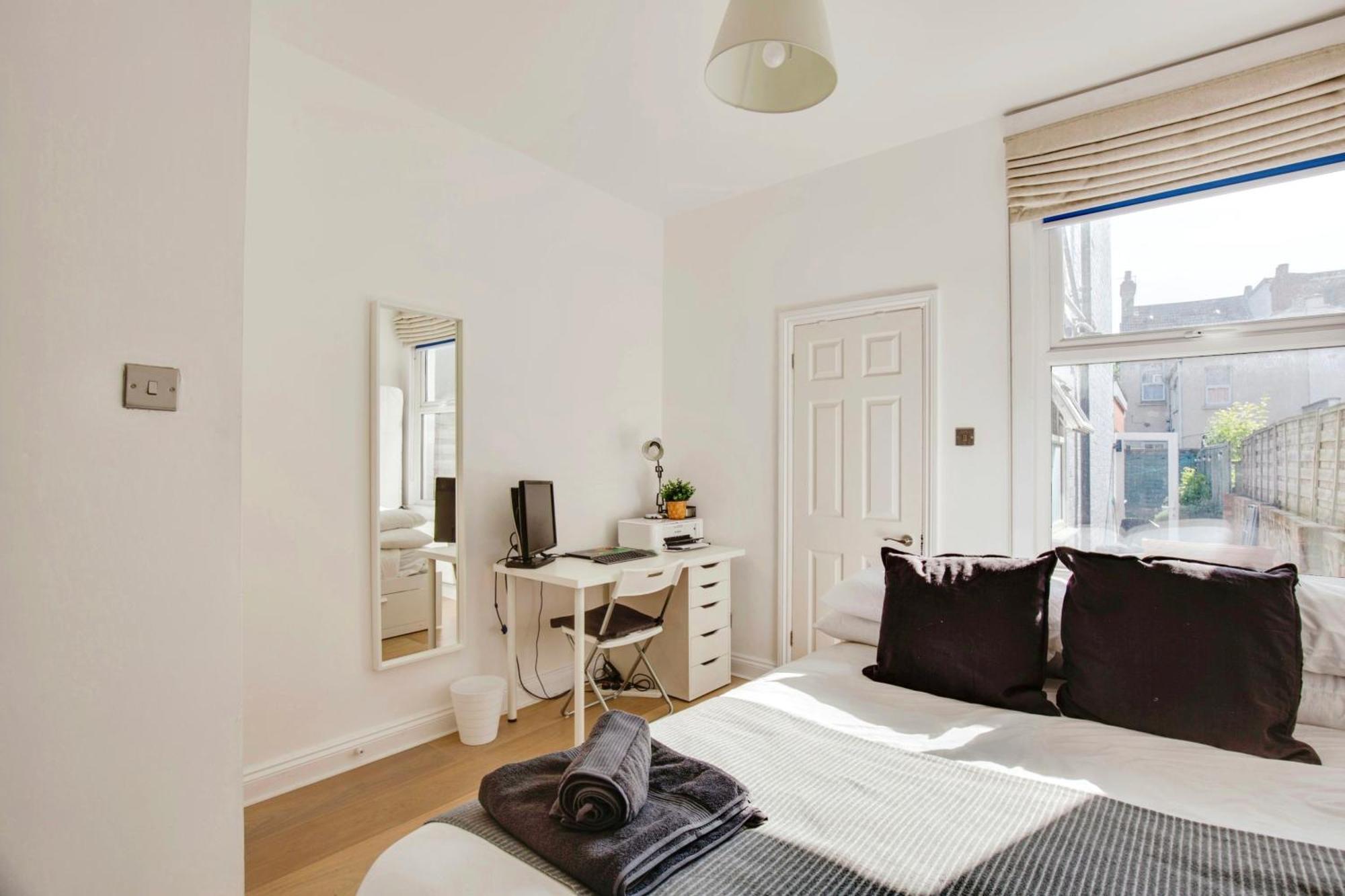 Lovely 2 Bedroom Ground Floor Flat With Garden. Apartment