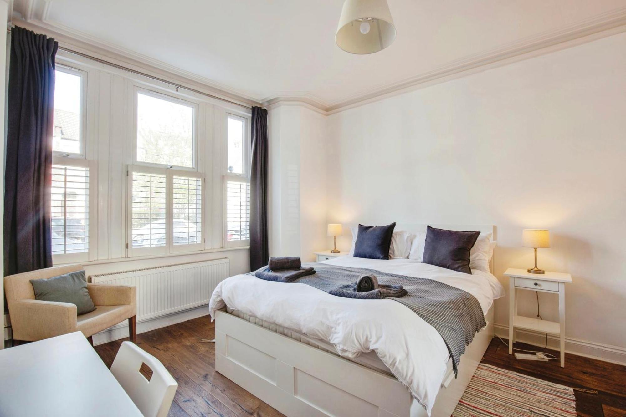 Apartment Lovely 2 Bedroom Ground Floor Flat With Garden. London