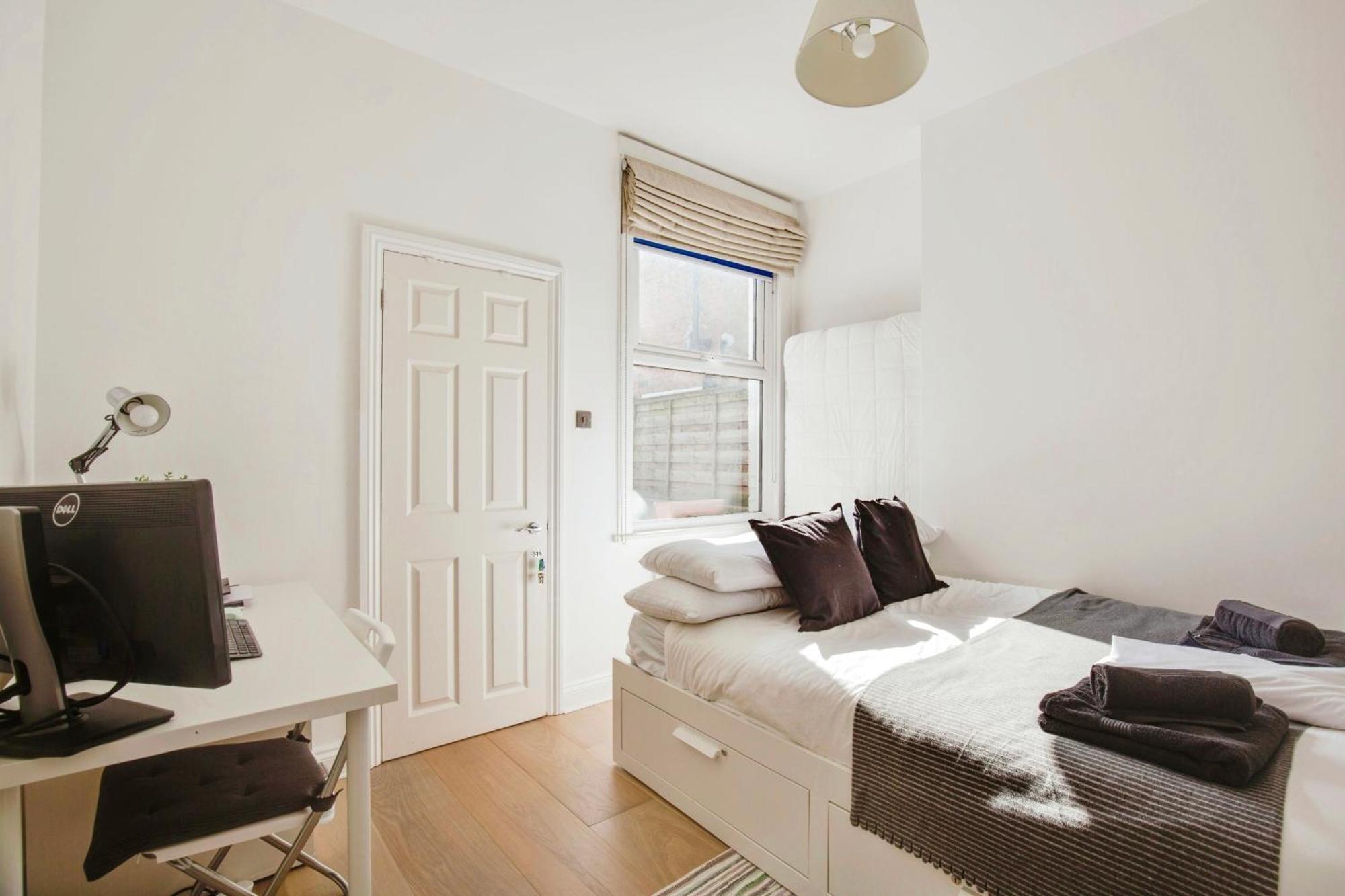 Apartment Lovely 2 Bedroom Ground Floor Flat With Garden. *