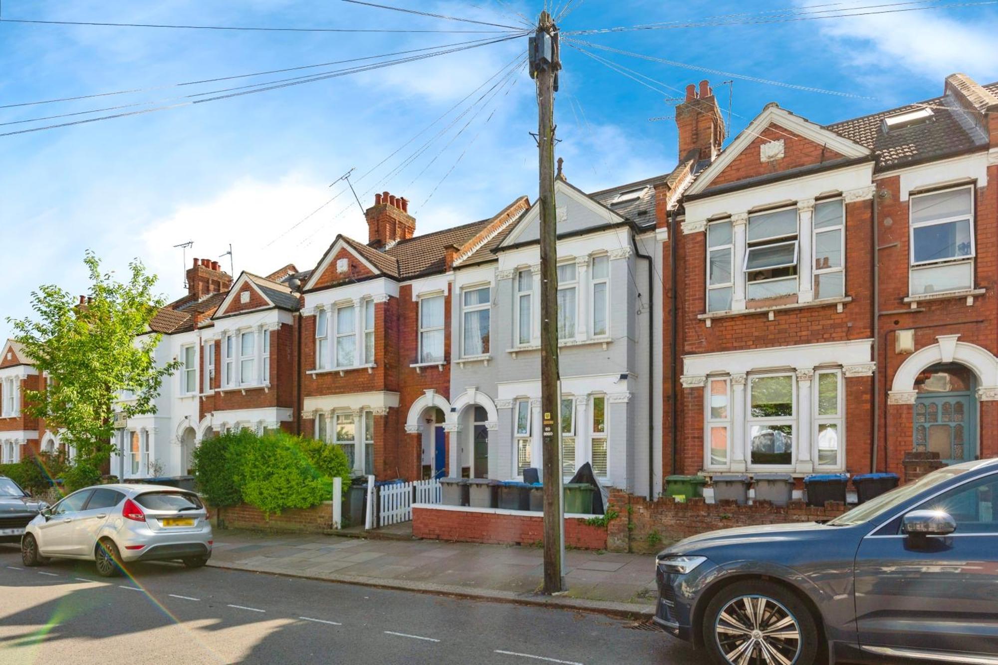 Apartment Lovely 2 Bedroom Ground Floor Flat With Garden. *
