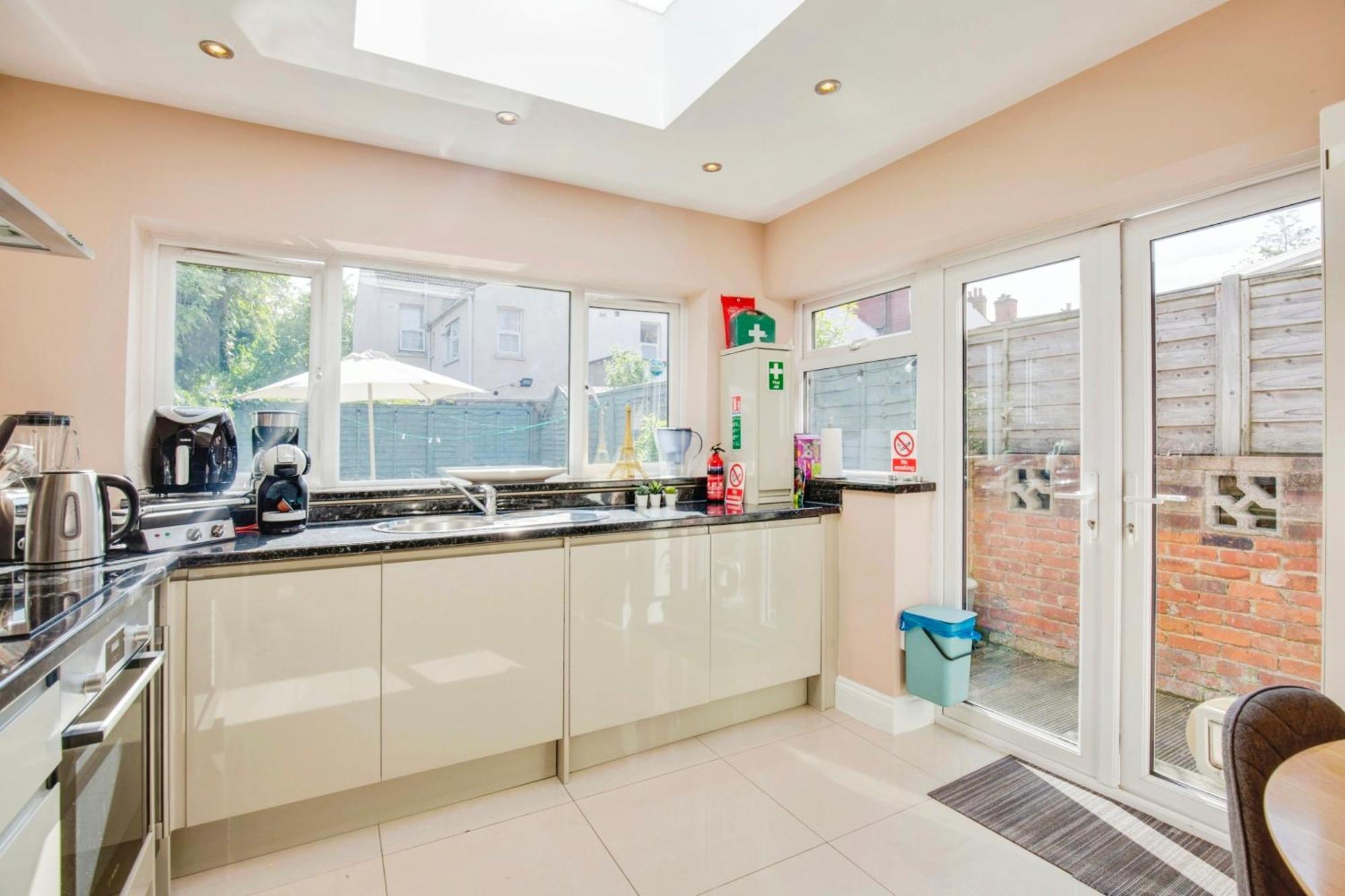 Apartment Lovely 2 Bedroom Ground Floor Flat With Garden.