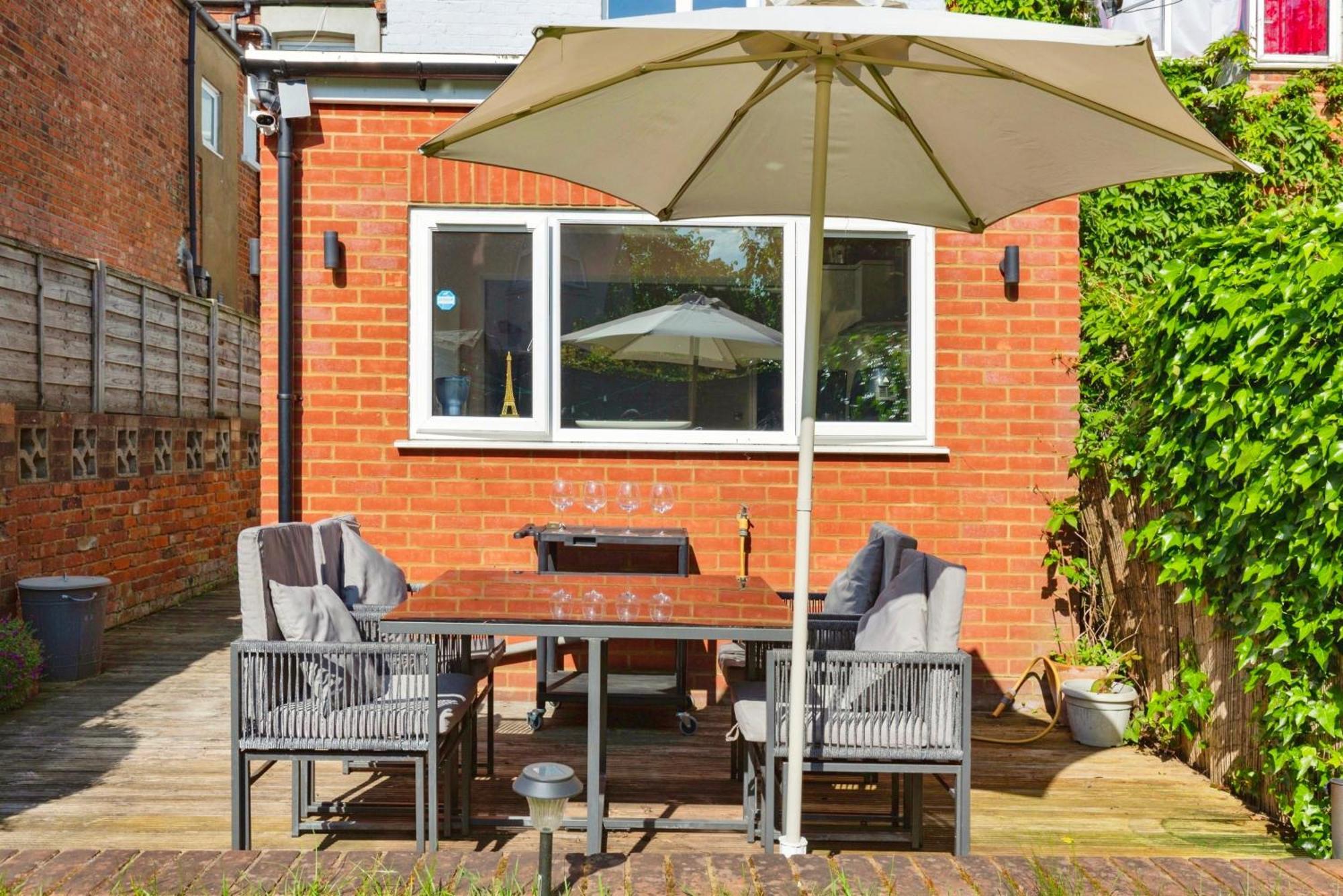 Lovely 2 Bedroom Ground Floor Flat With Garden. Apartment