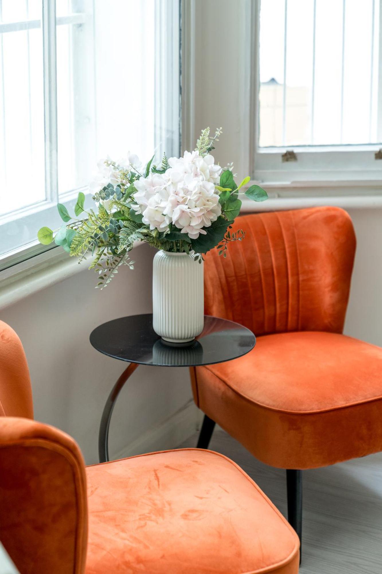 Cosy 2 Bedroom Chelsea With Private Terrace Apartment *