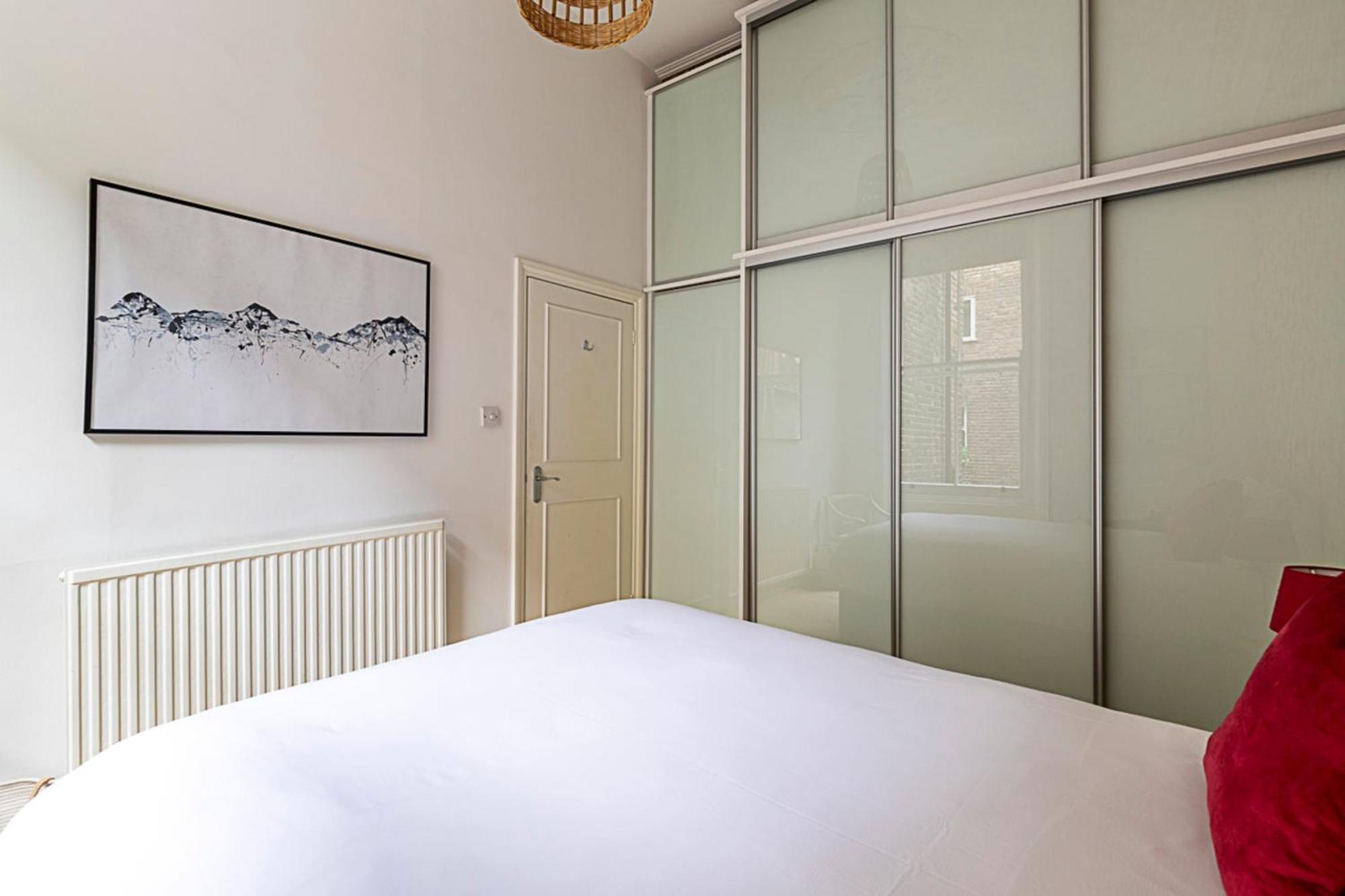 Lovely One-bedroom Flat Near West Kensington Apartment *