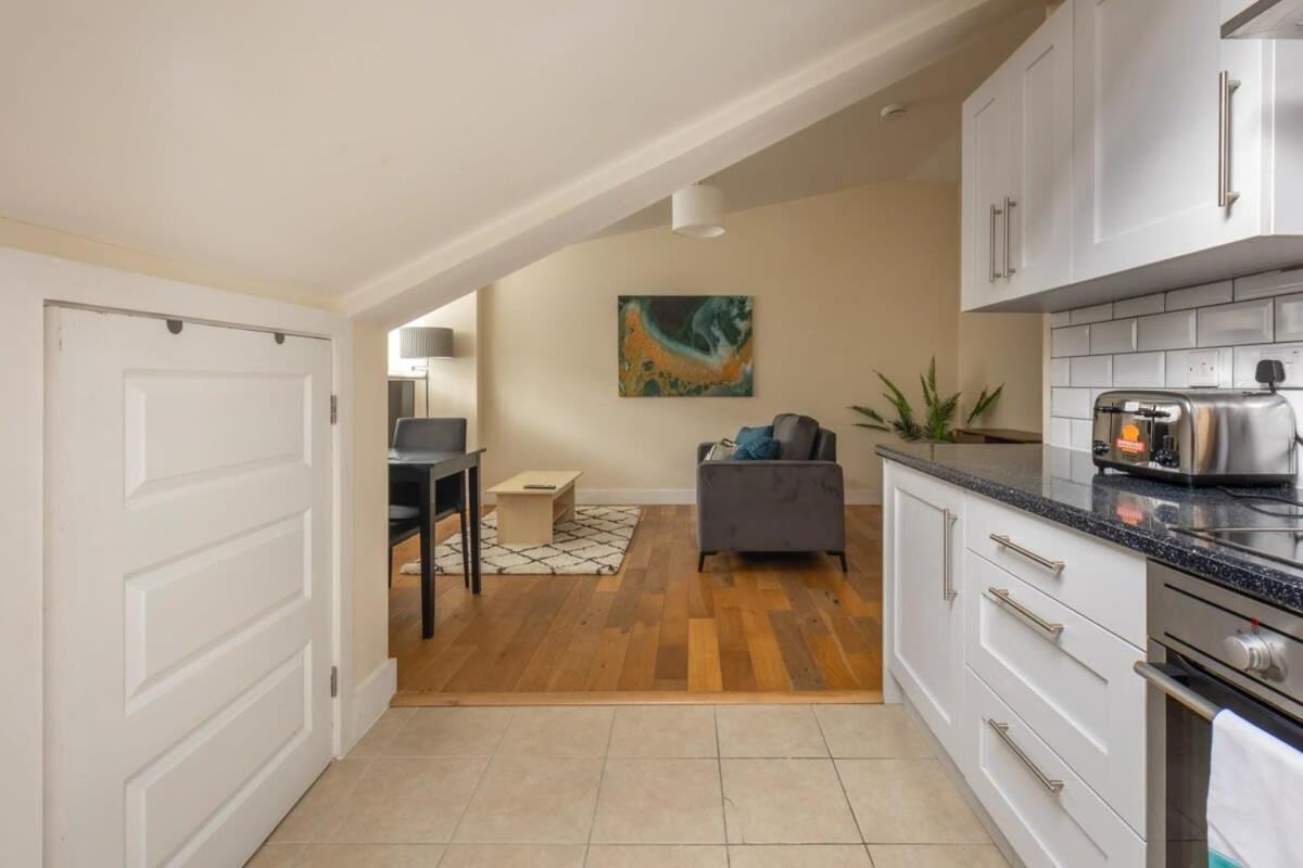 Lovely 1 Bed Attic In Brixton Apartment London