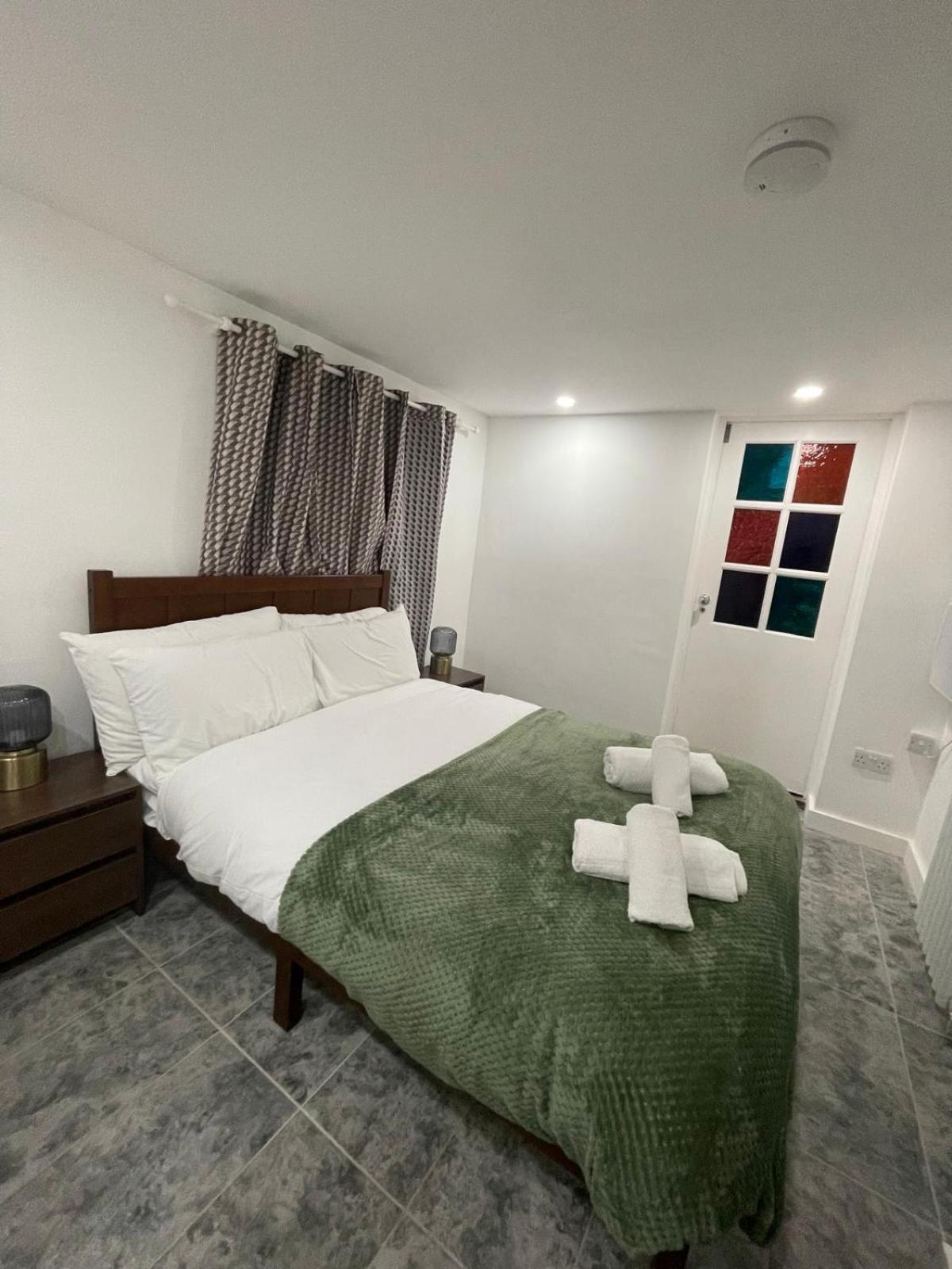 Stylish Modern Flat With Private Garden In Maida Vale