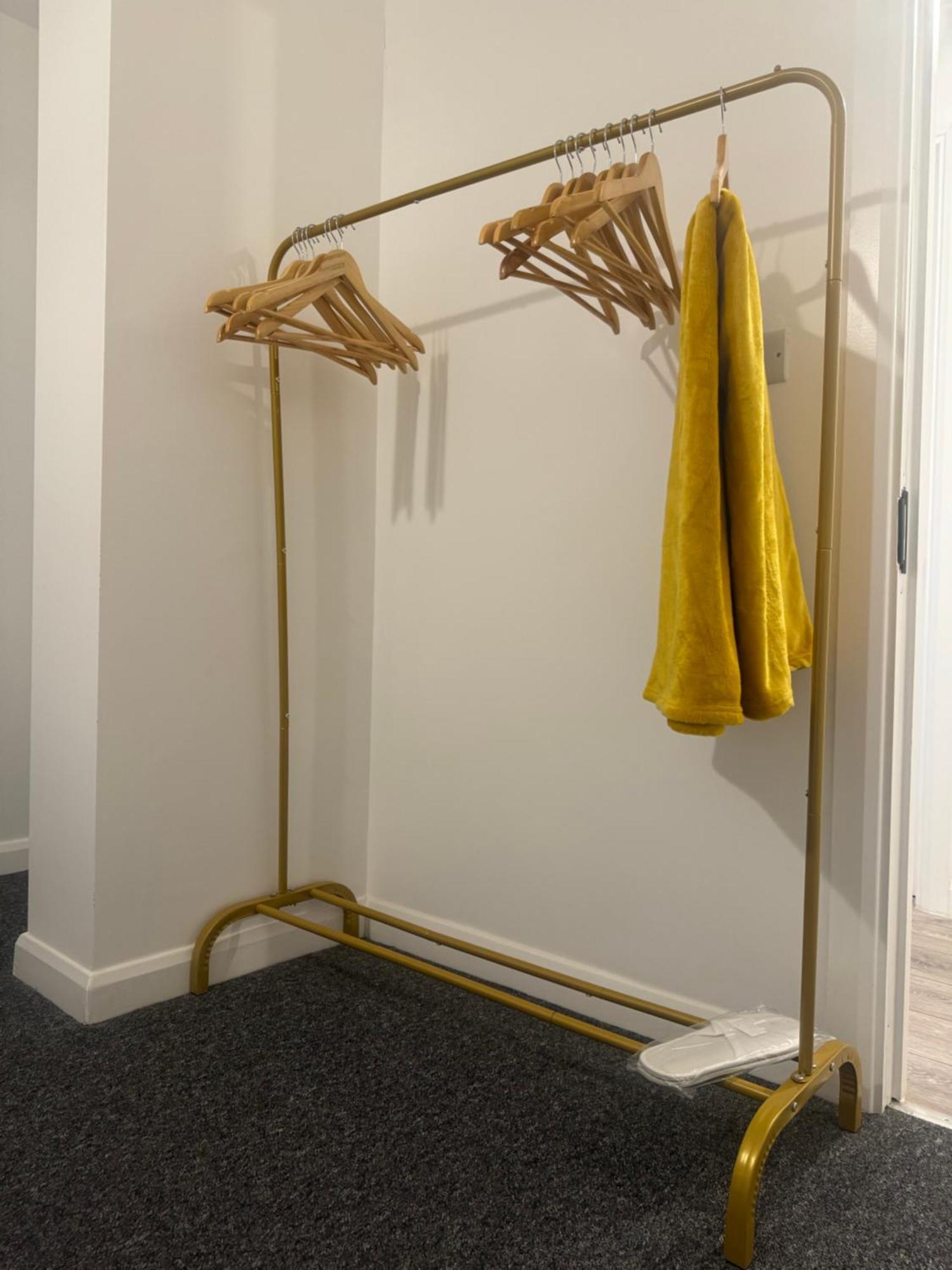 Away From 2 Bedroom Flat 5 Minutes Walk To Alexander Palace Station 15 Min Via Tube To Central With Free Parking