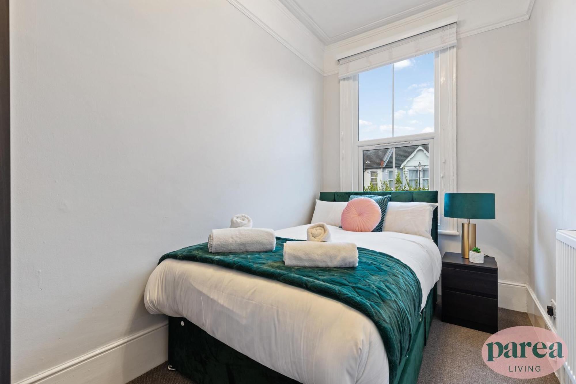 Parea Living - Leytonstone, 2-bedroom Serviced Apartment, Free Parking, Remote Working * London