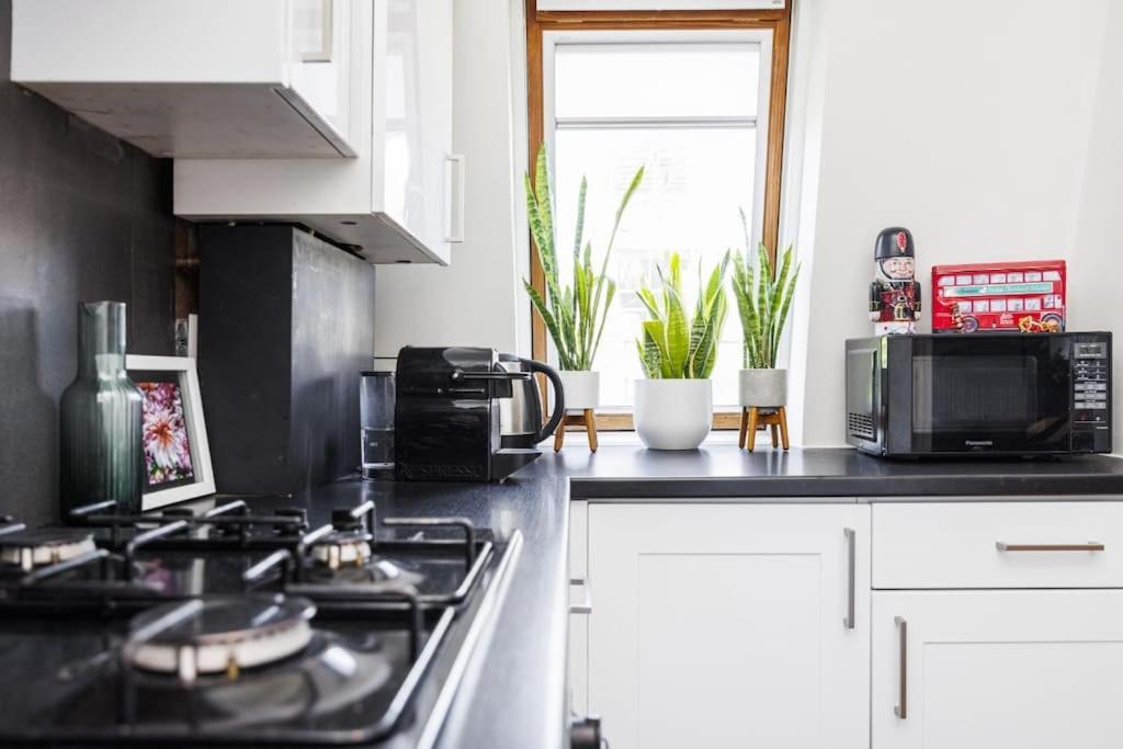 Spacious West - Great Location Apartment London