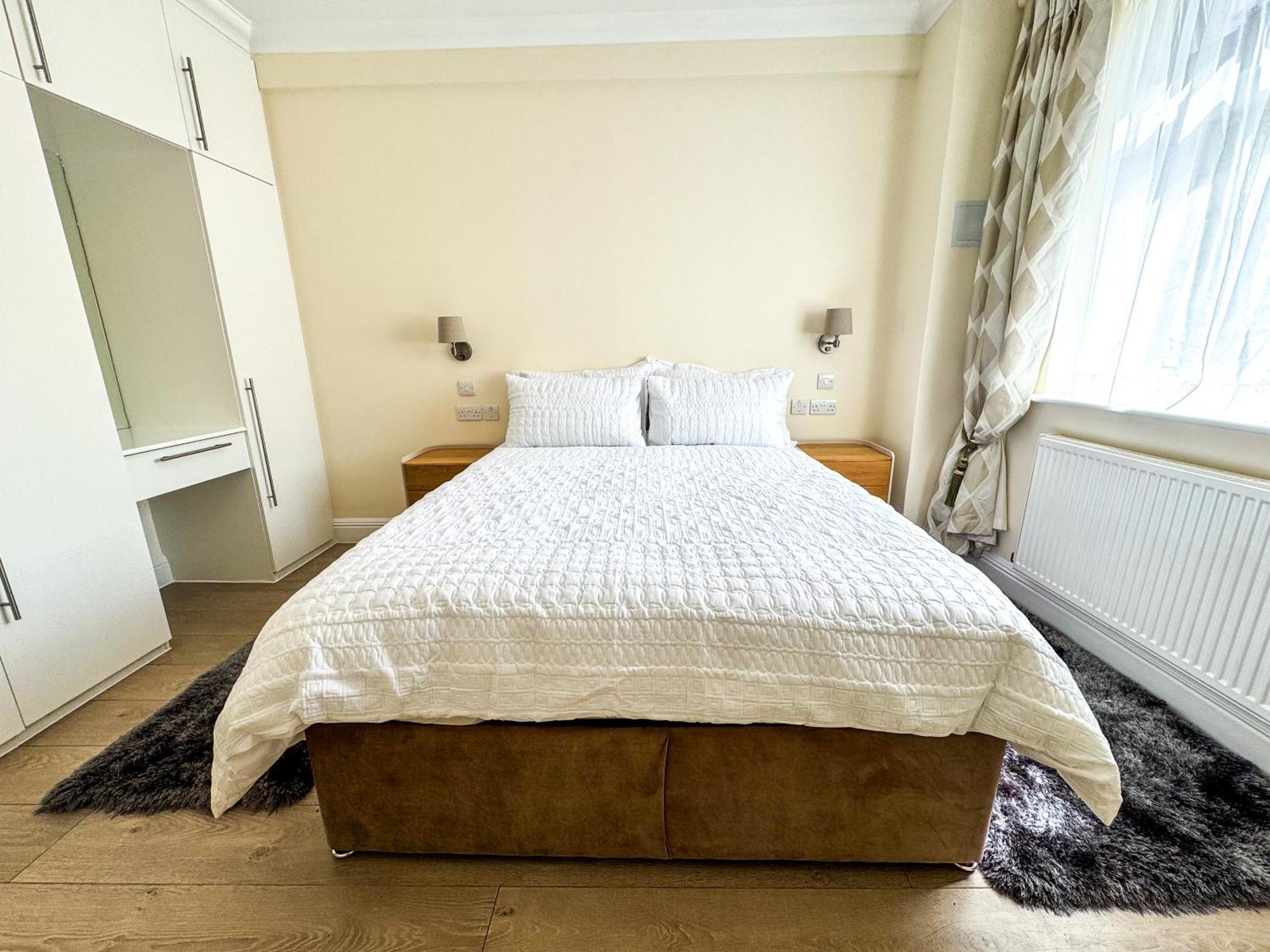 Hyde Park Corner Spacious 2 Bedroom * London