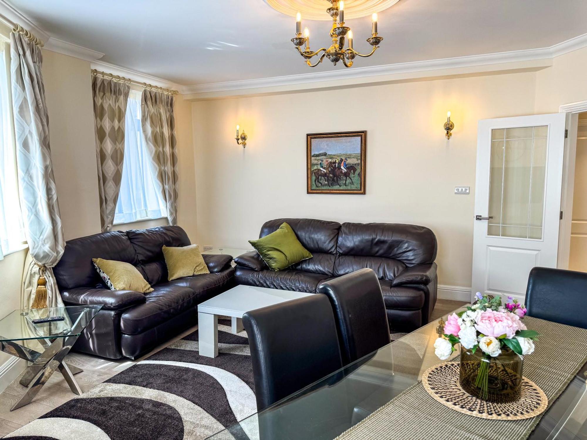 Hyde Park Corner Spacious 2 Bedroom *