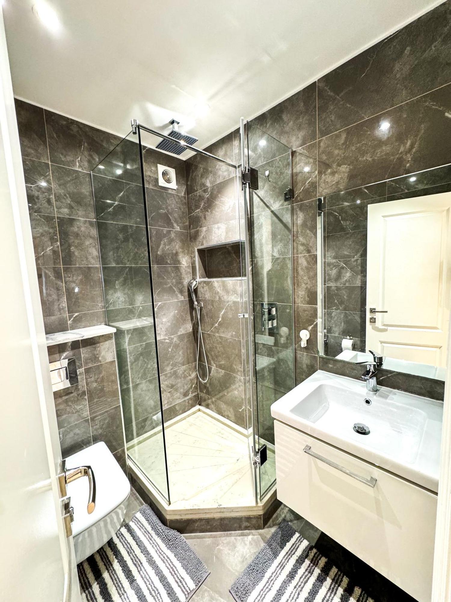 Hyde Park Corner Spacious 2 Bedroom Apartment *