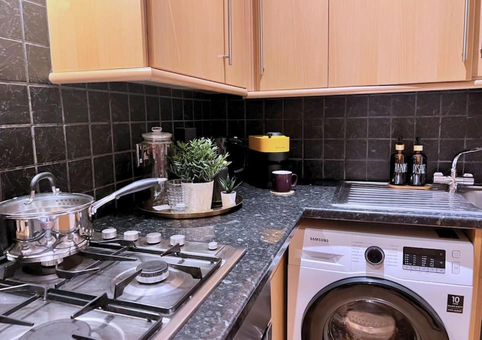 The Sycamore Retreat - Hampstead Apartment London