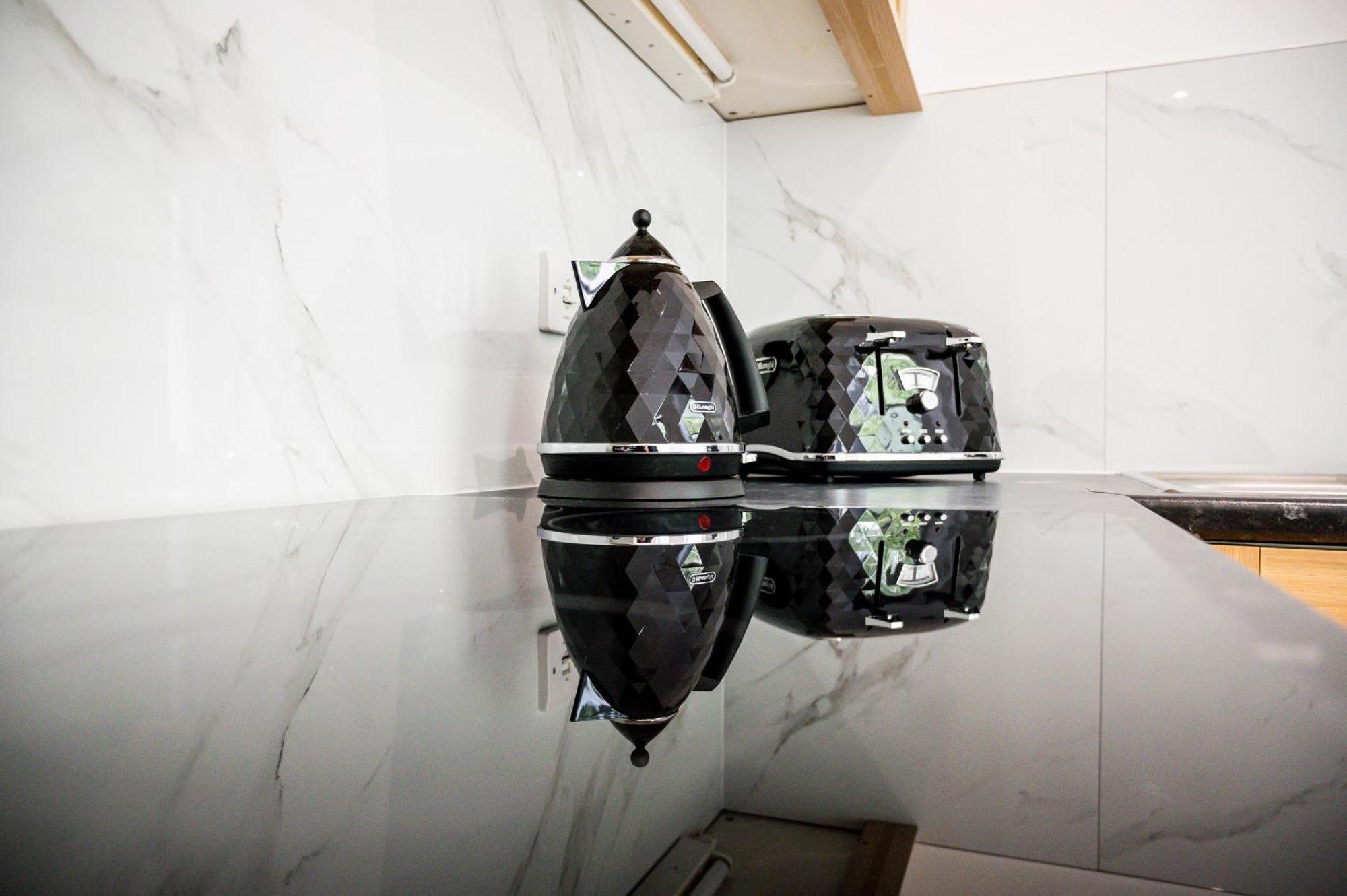 Avari - Gray's Collection * London