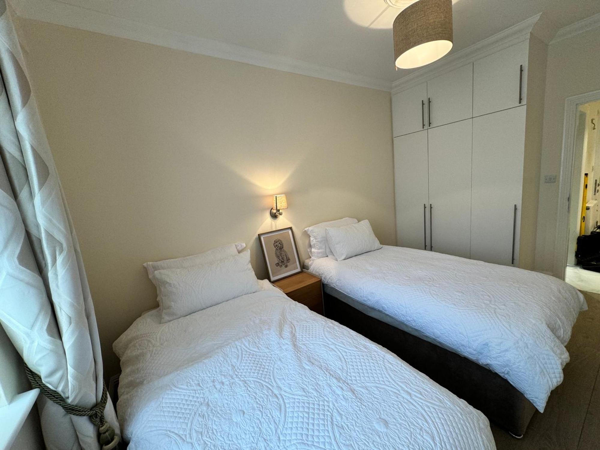 Hyde Park Corner Spacious 2 Bedroom * London