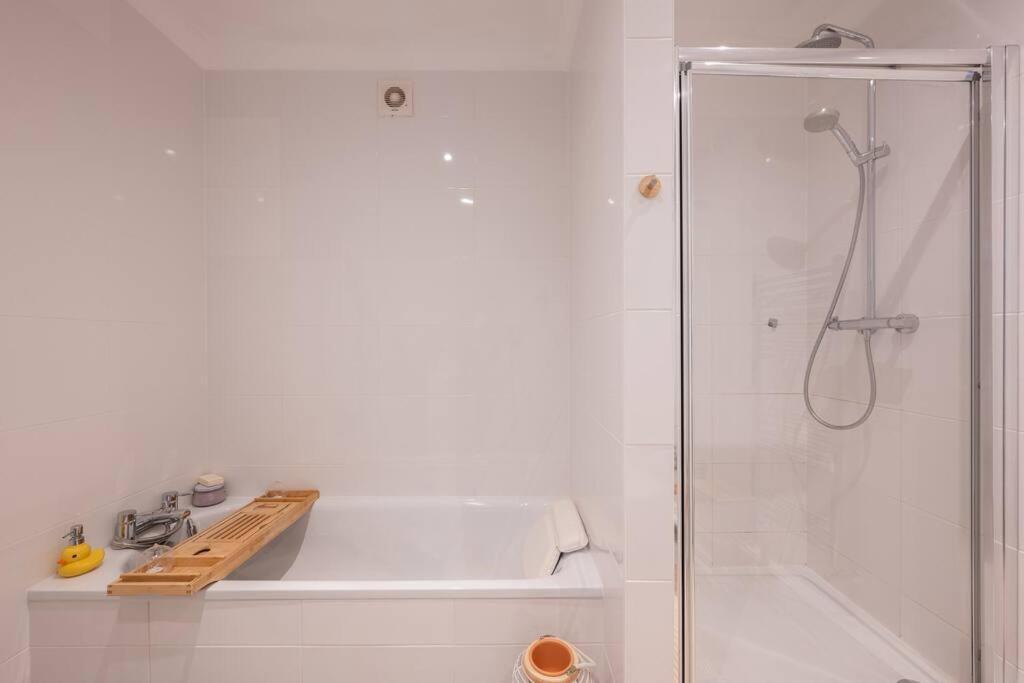 4 Bedroom House With Gym - Behind V&a Museum Holiday home London