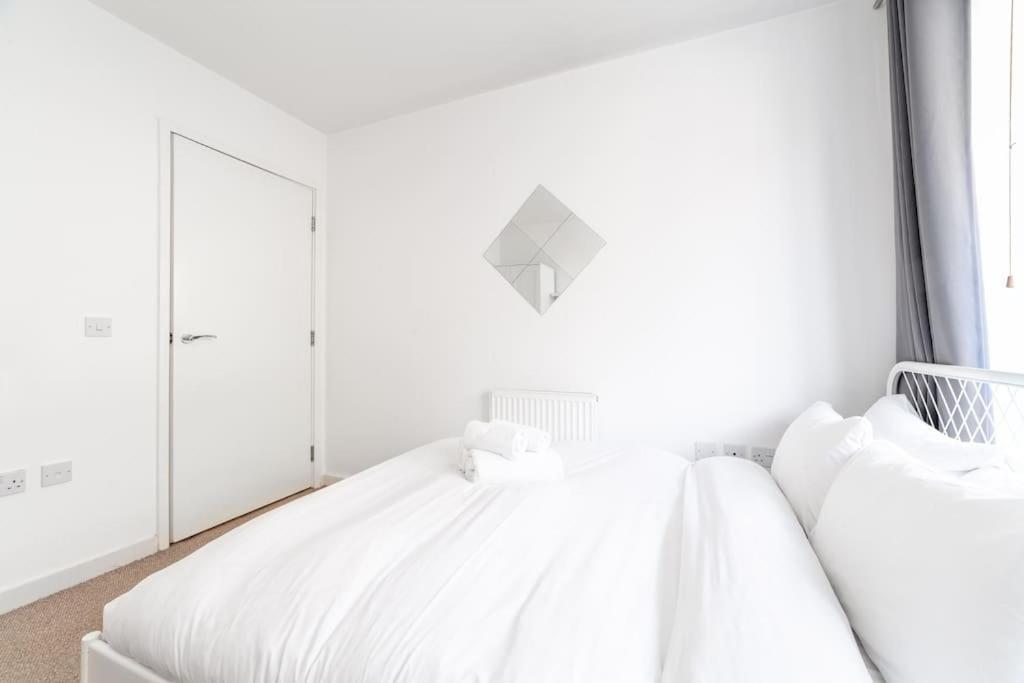 Chic & Spacious 2-bed 2-bath In Seven Sisters * London