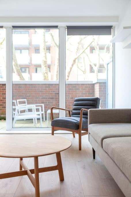 Chic & Spacious 2-bed 2-bath In Seven Sisters